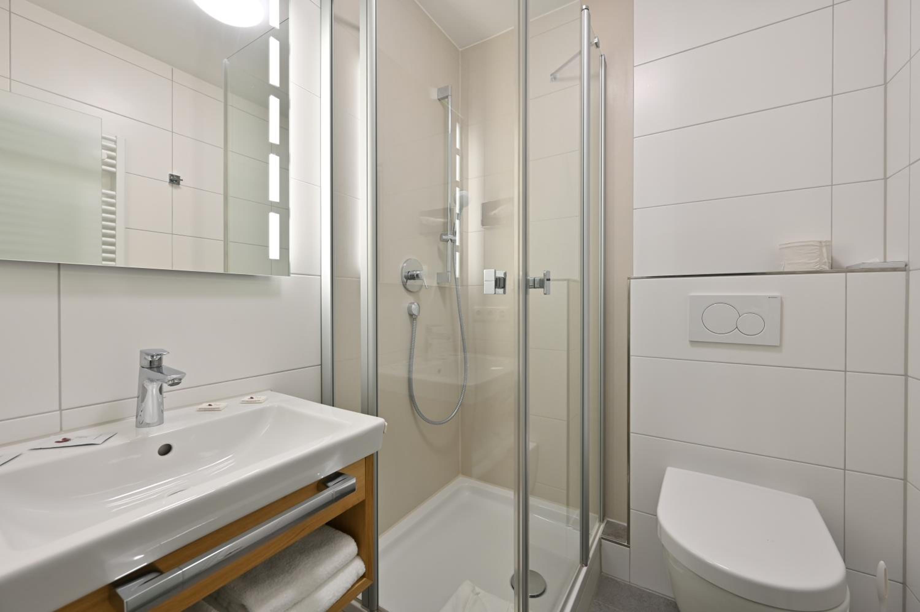 Double Room with Balcony - Photo 12