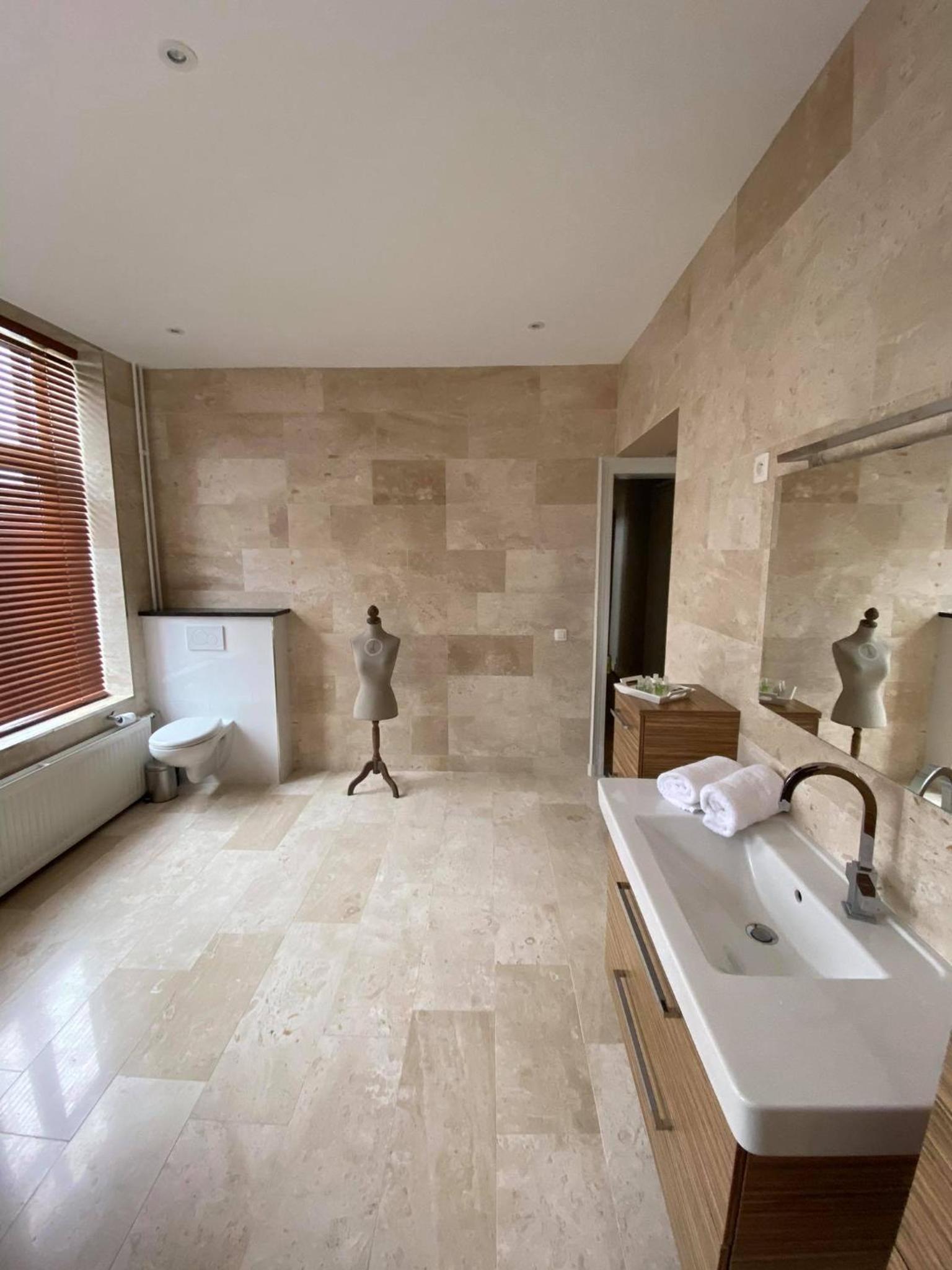 Double Room with Spa Bath photo 3