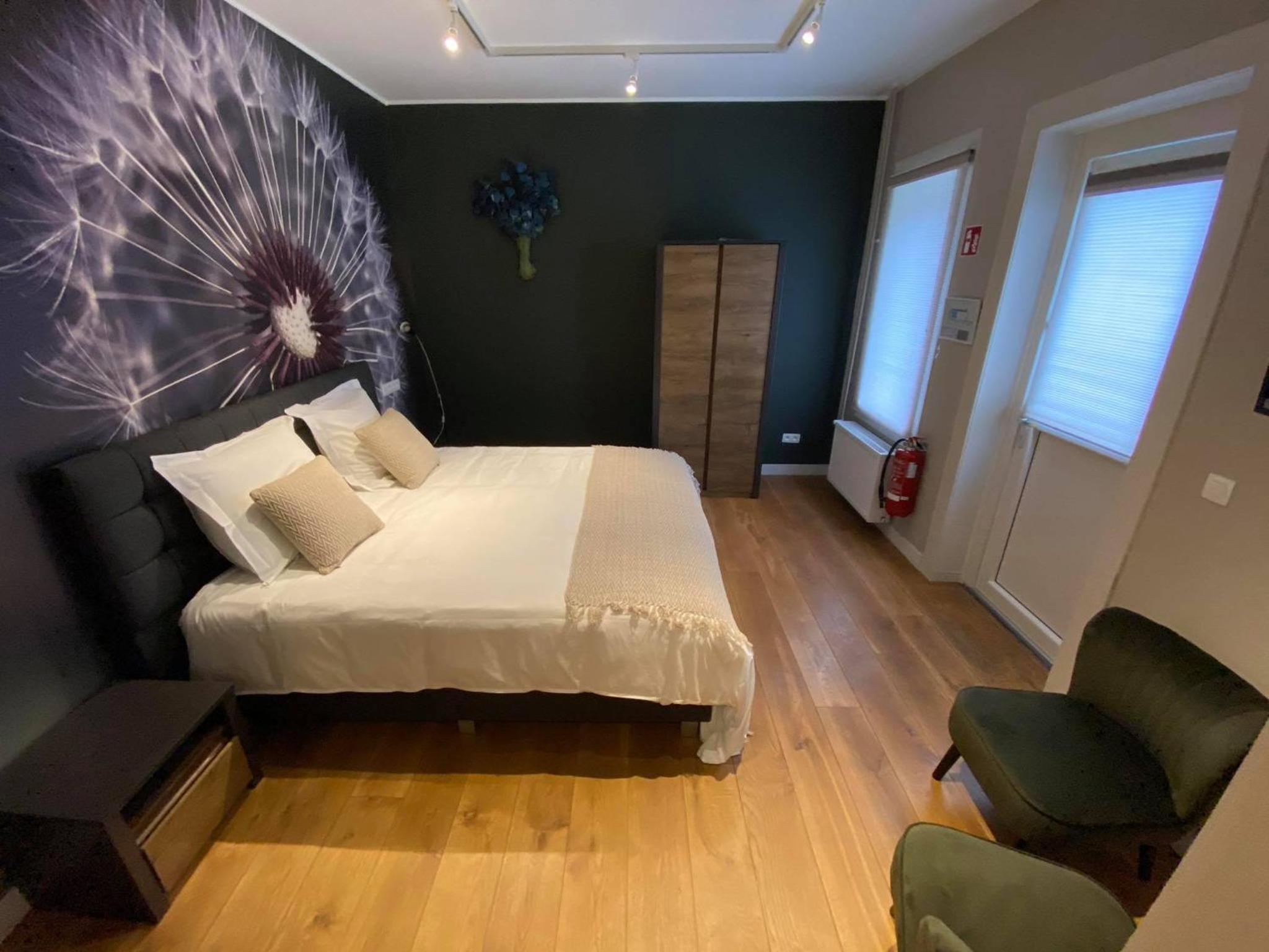 Queen Room with Pool View