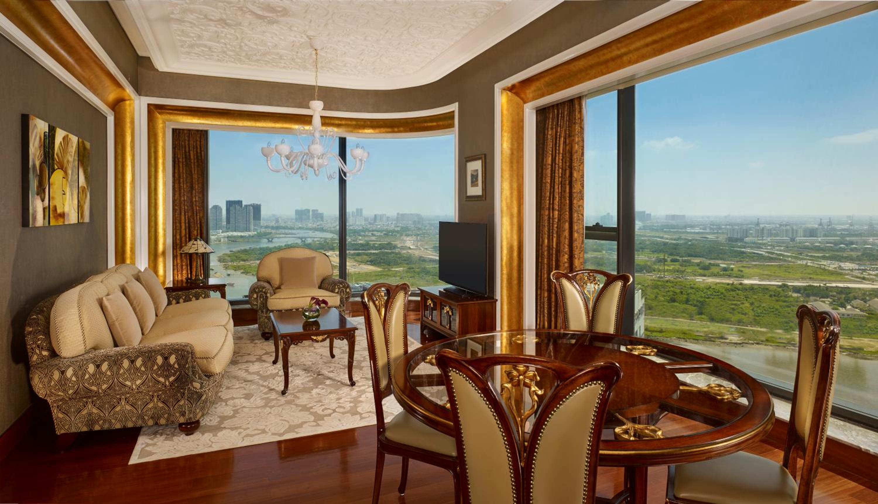 One-Bedroom Suite (Modern or Classic Style)