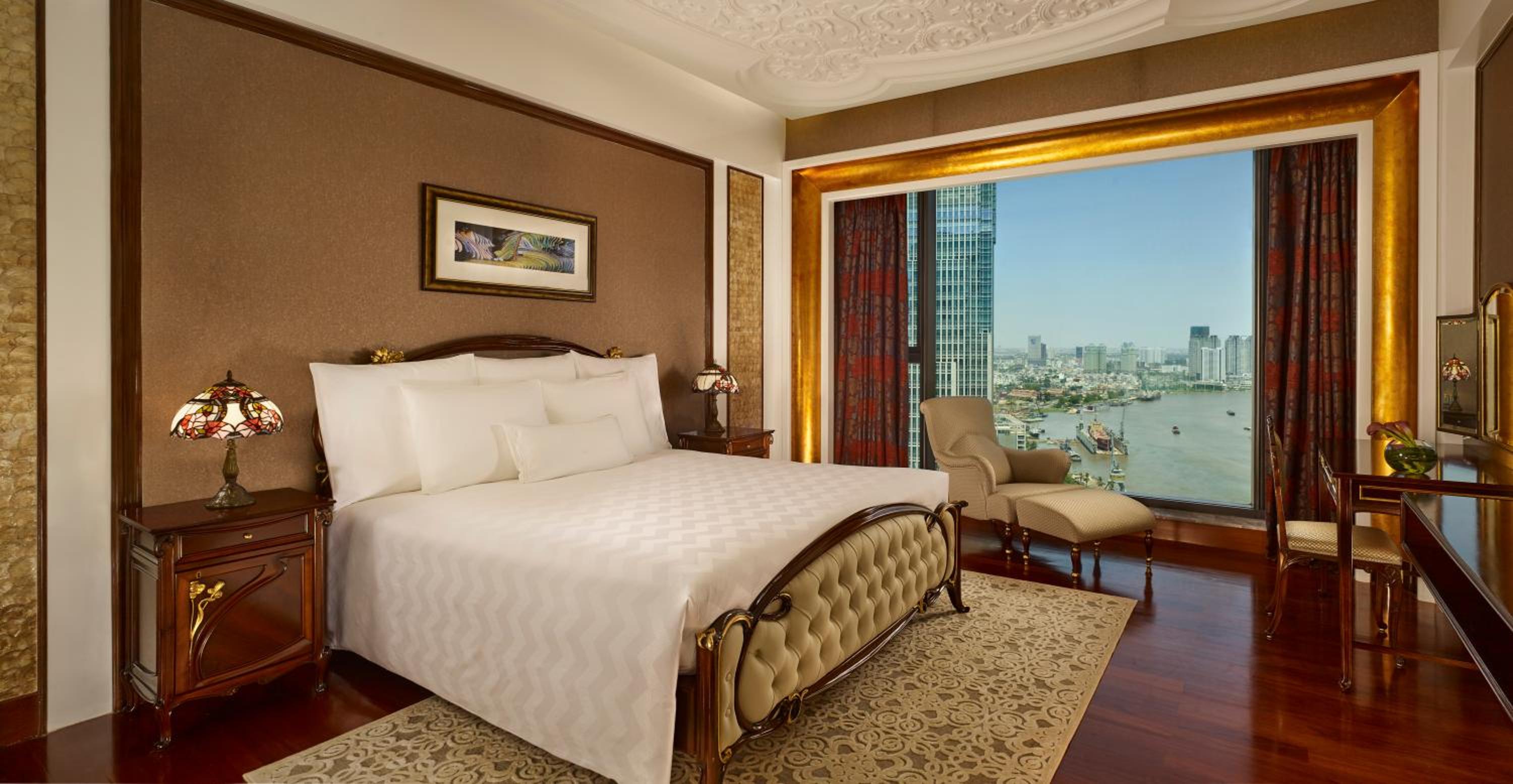 One-Bedroom Suite - Free Round Trip Airport Transfer photo 3