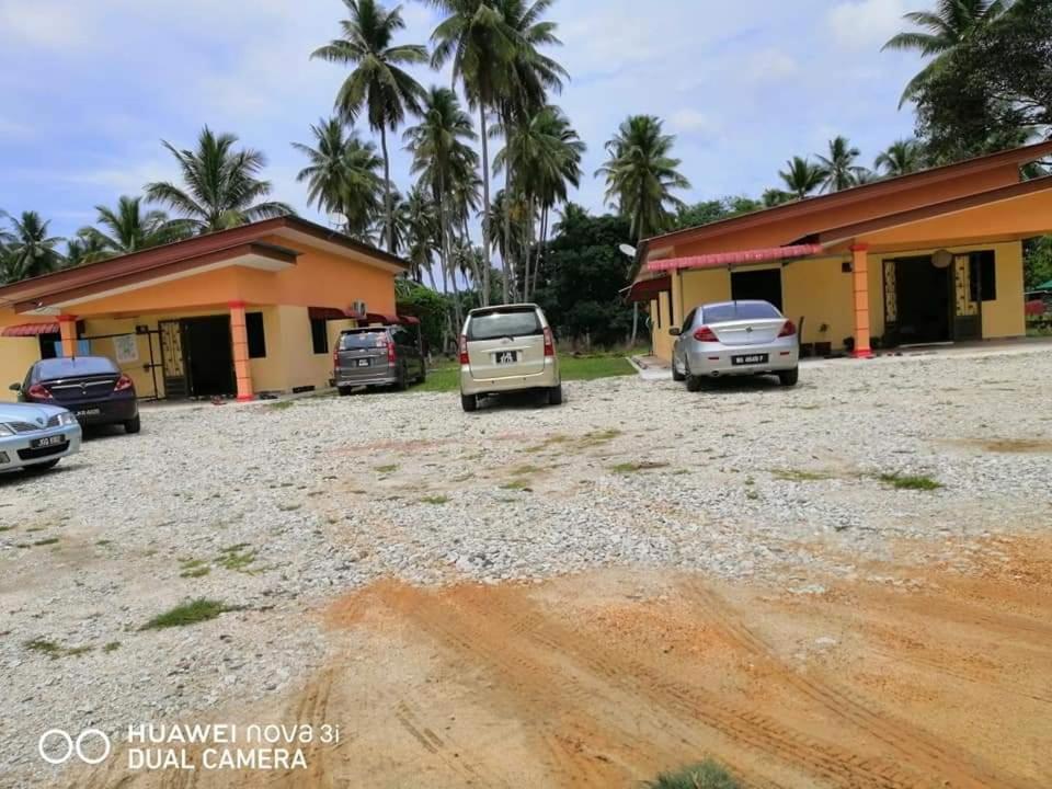 Three-Bedroom House photo 2