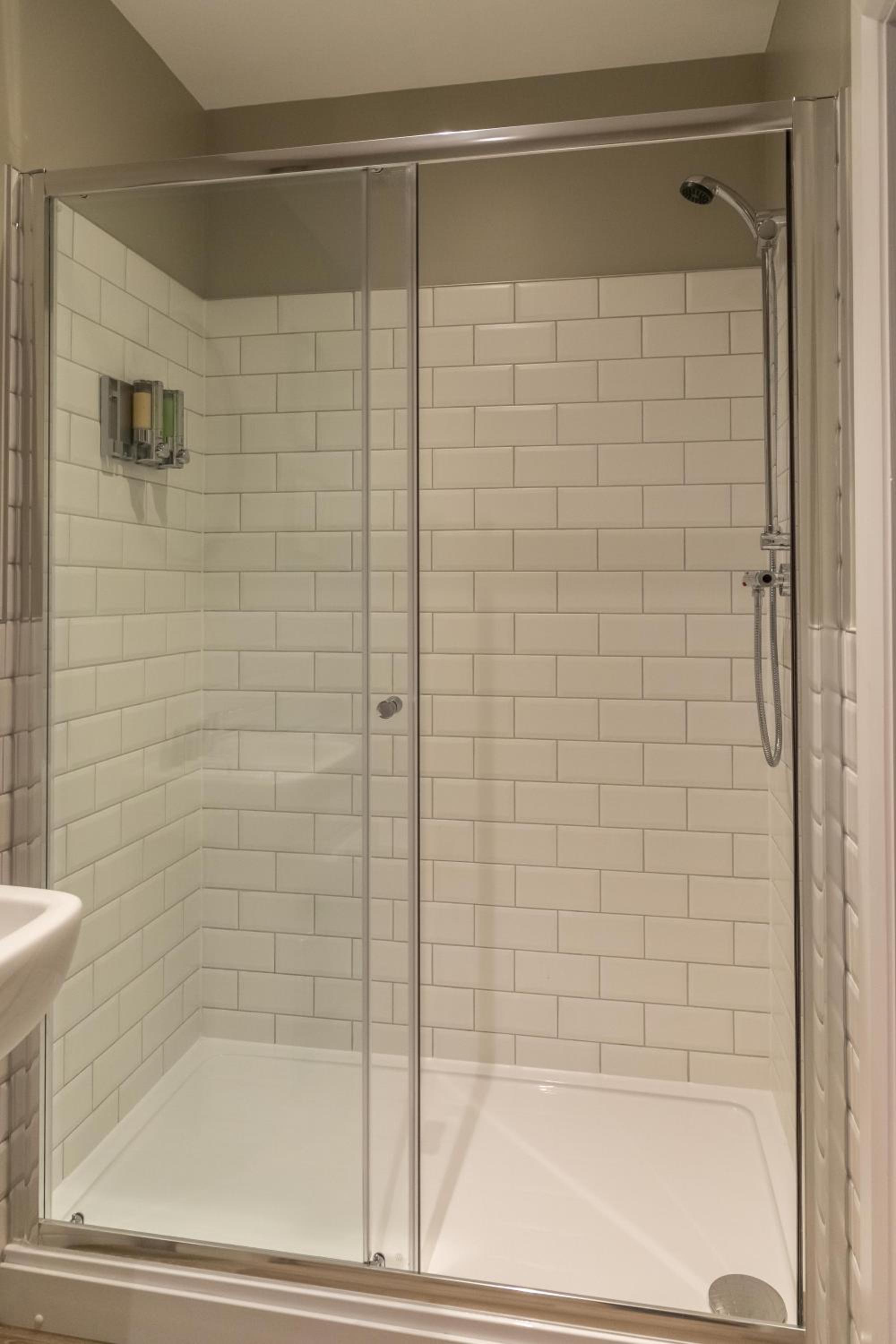 Superior Suite - Photo 11