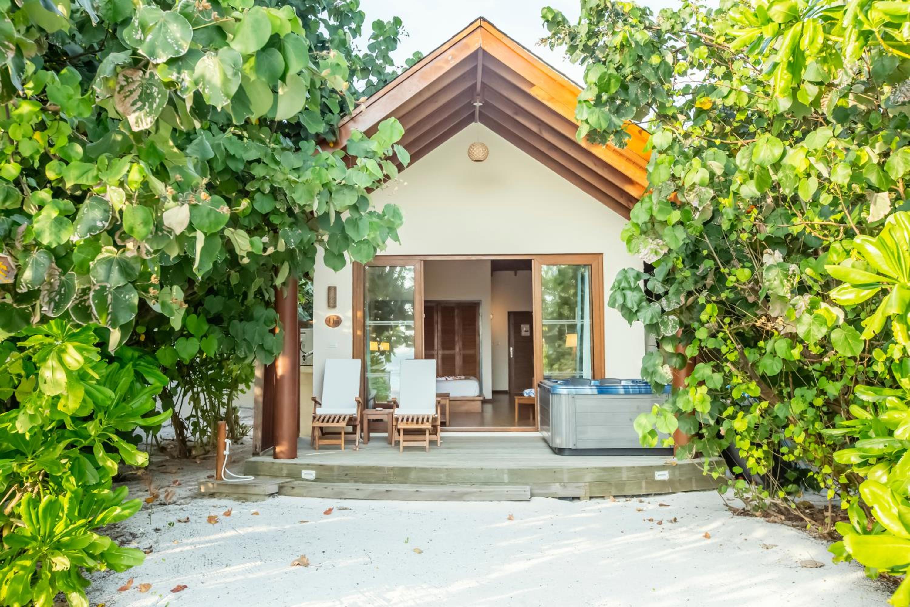 Jacuzzi Beach Villa