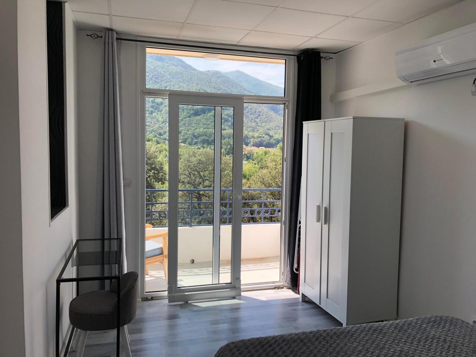 Apartment with Balcony - Photo 8