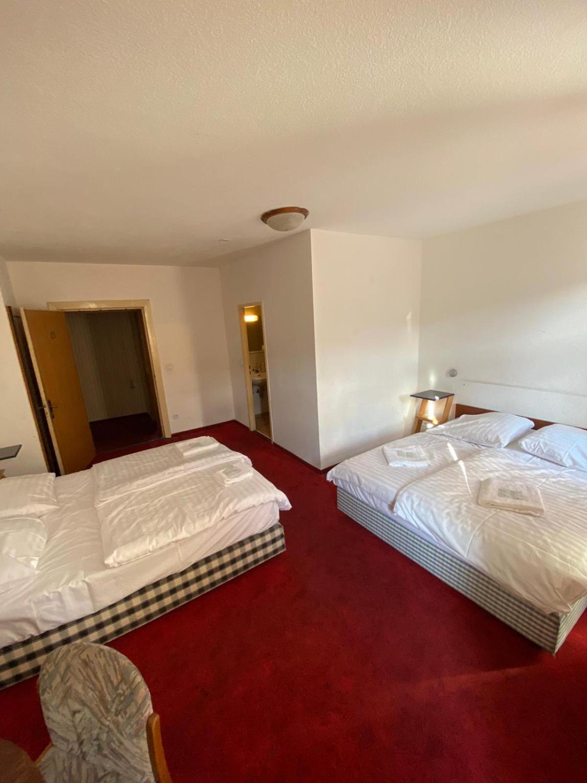 Quadruple Room with Private Bathroom photo 2