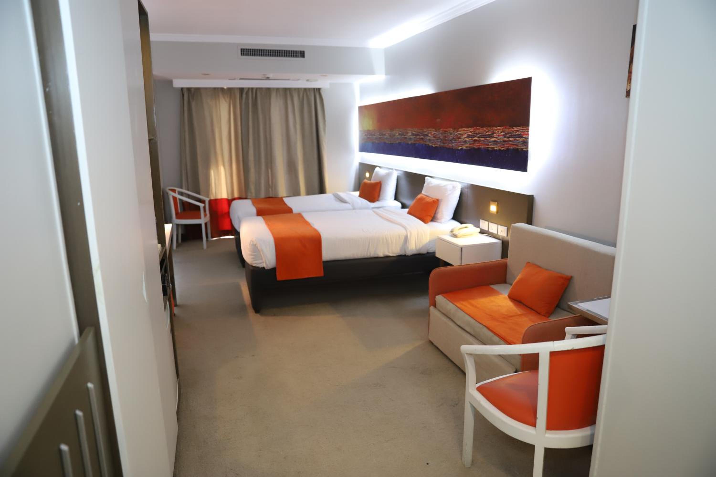 Executive Suite photo 2