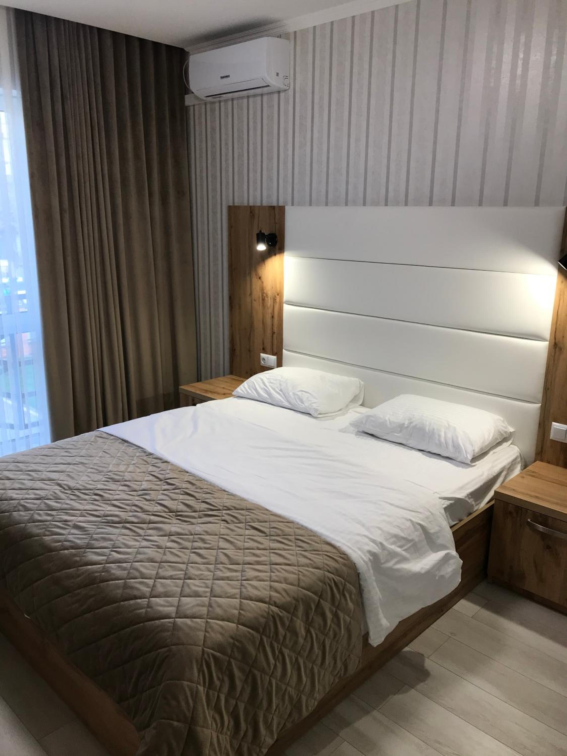 Standard Queen Room