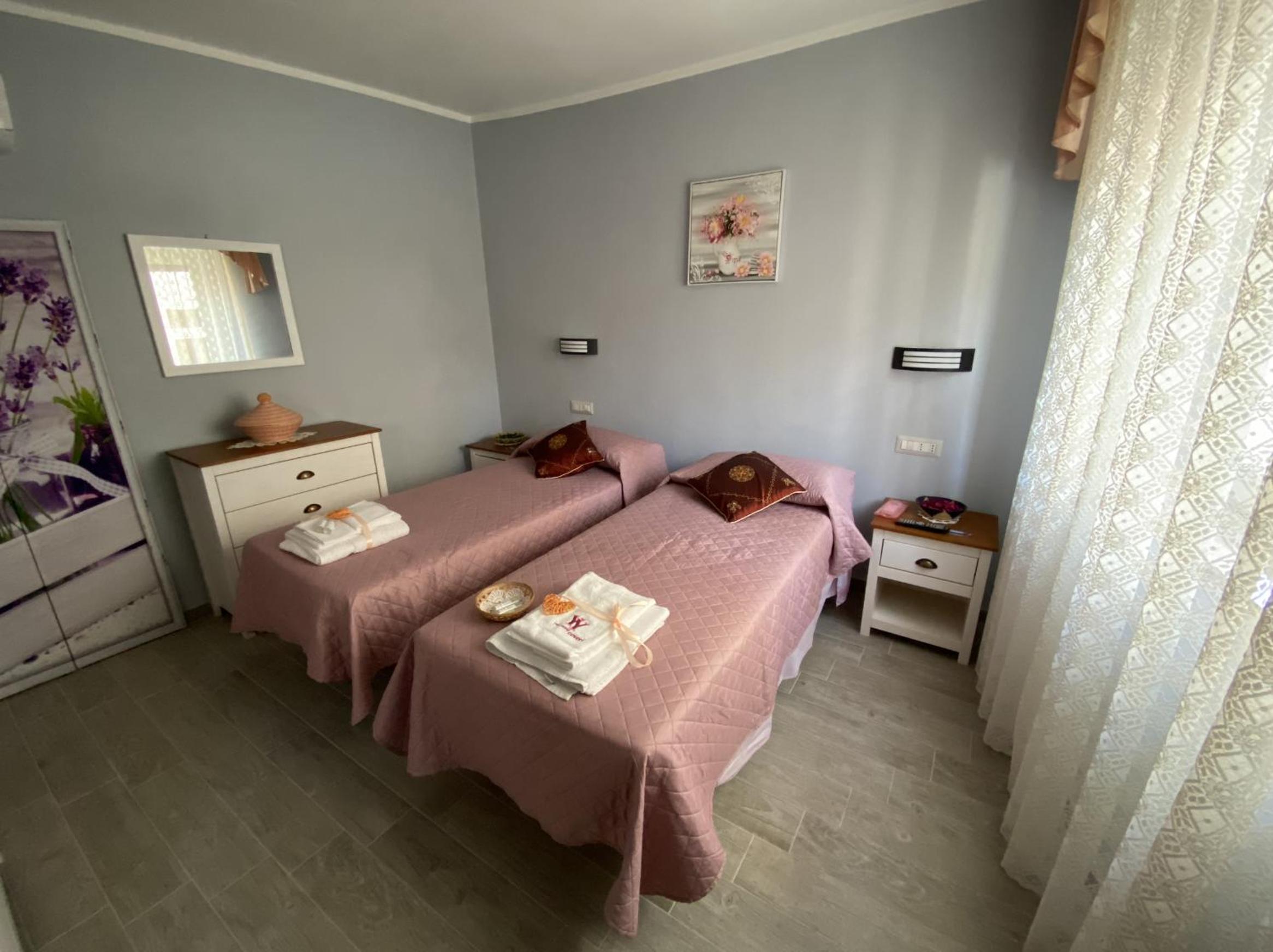 Twin Room - Photo 1