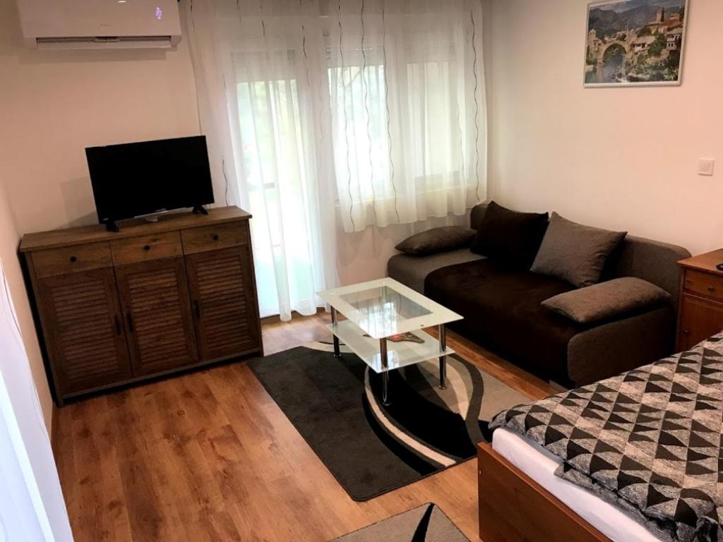 Quadruple Room with Private Bathroom - Photo 1