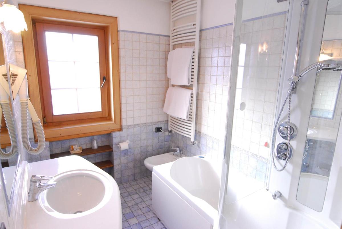 Double or Twin Room photo 3