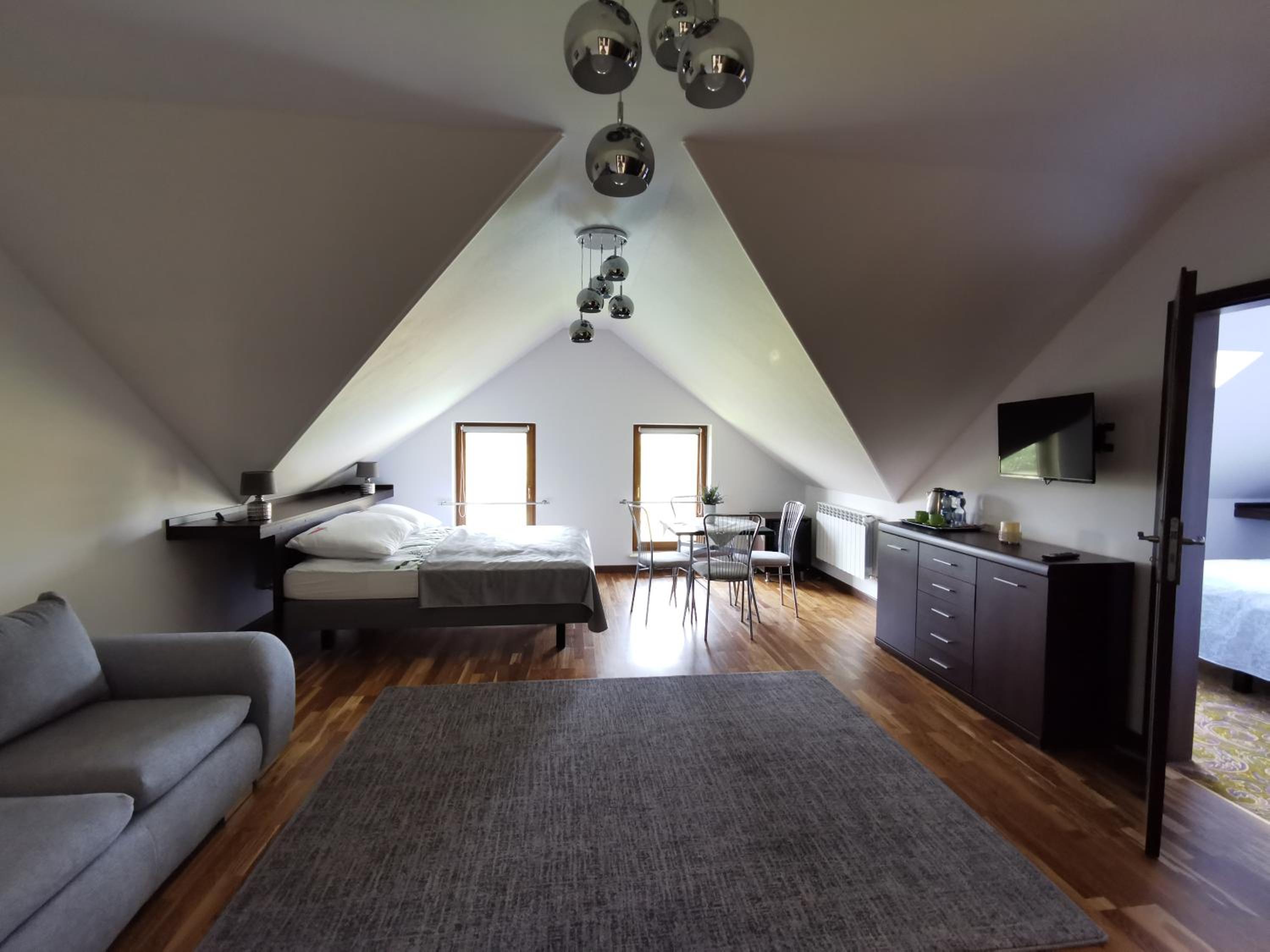 Family Room - Photo 2