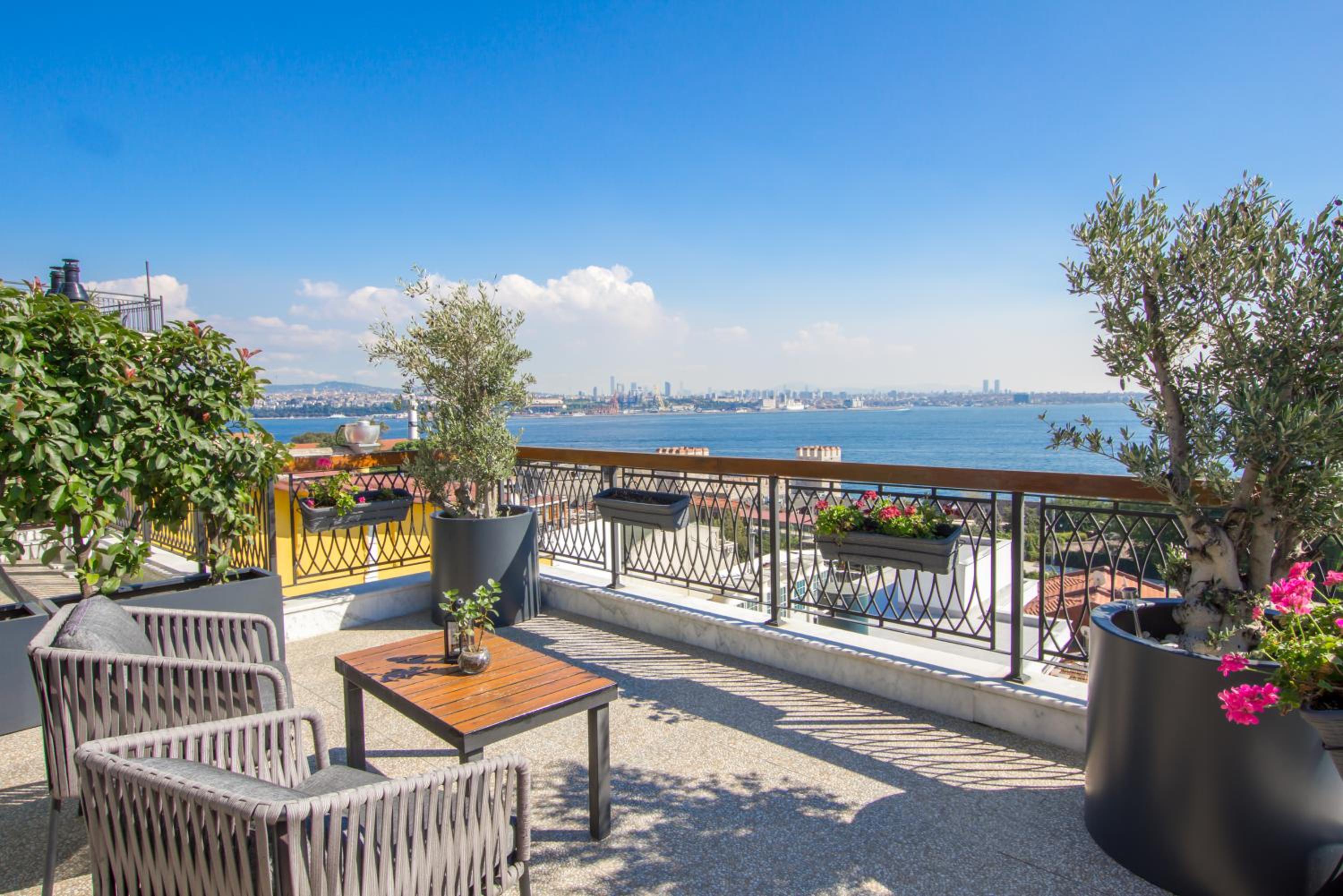Penthouse With Balcony and Jettub photo 2