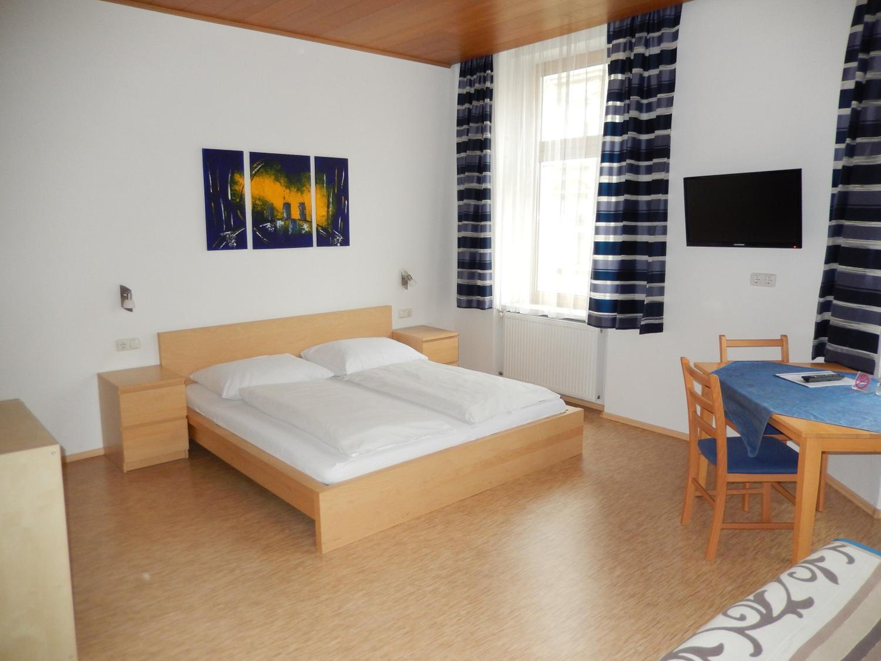 Double Room with Private Bathroom - Photo 18