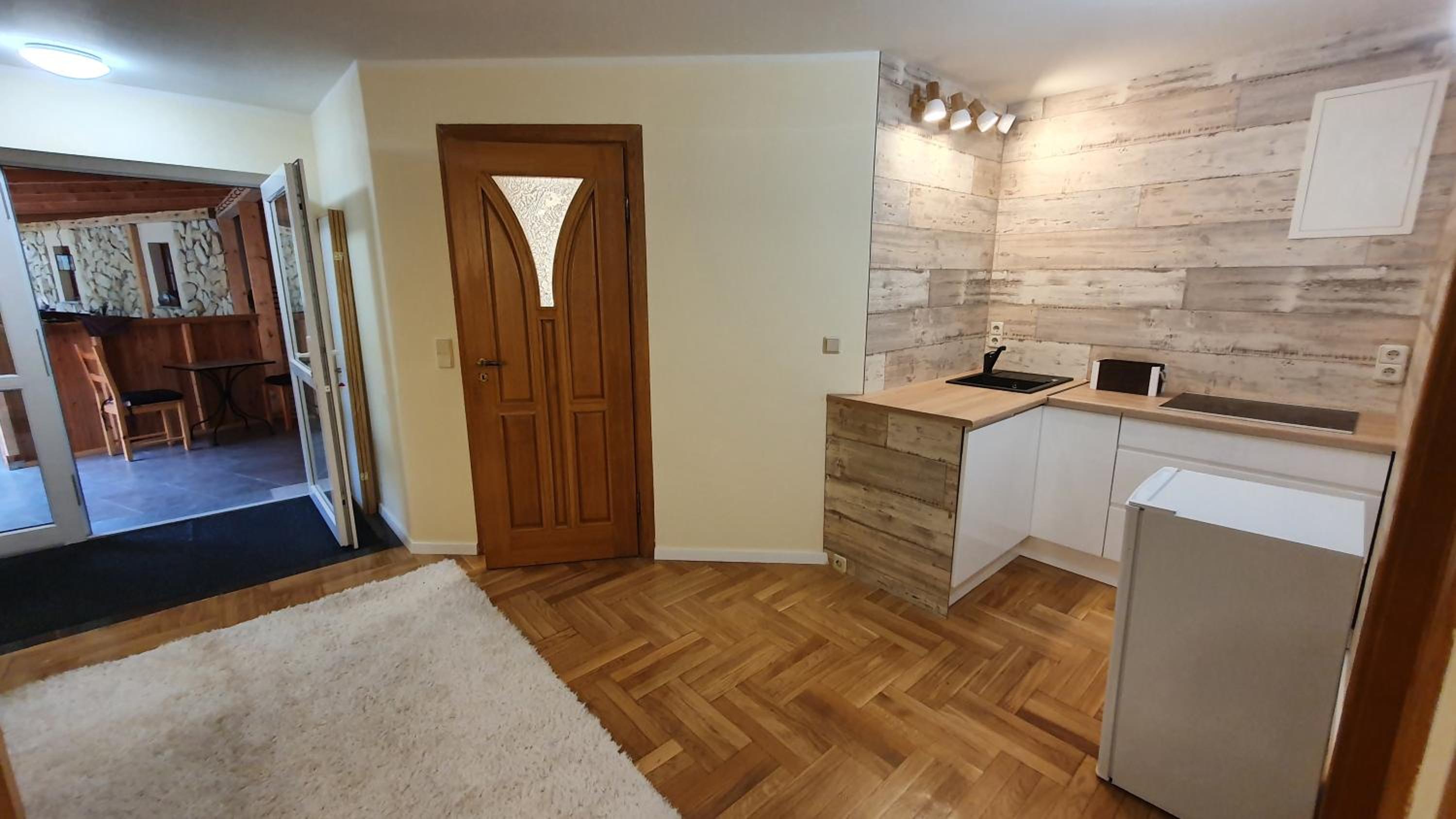 Apartment with Terrace - Photo 2