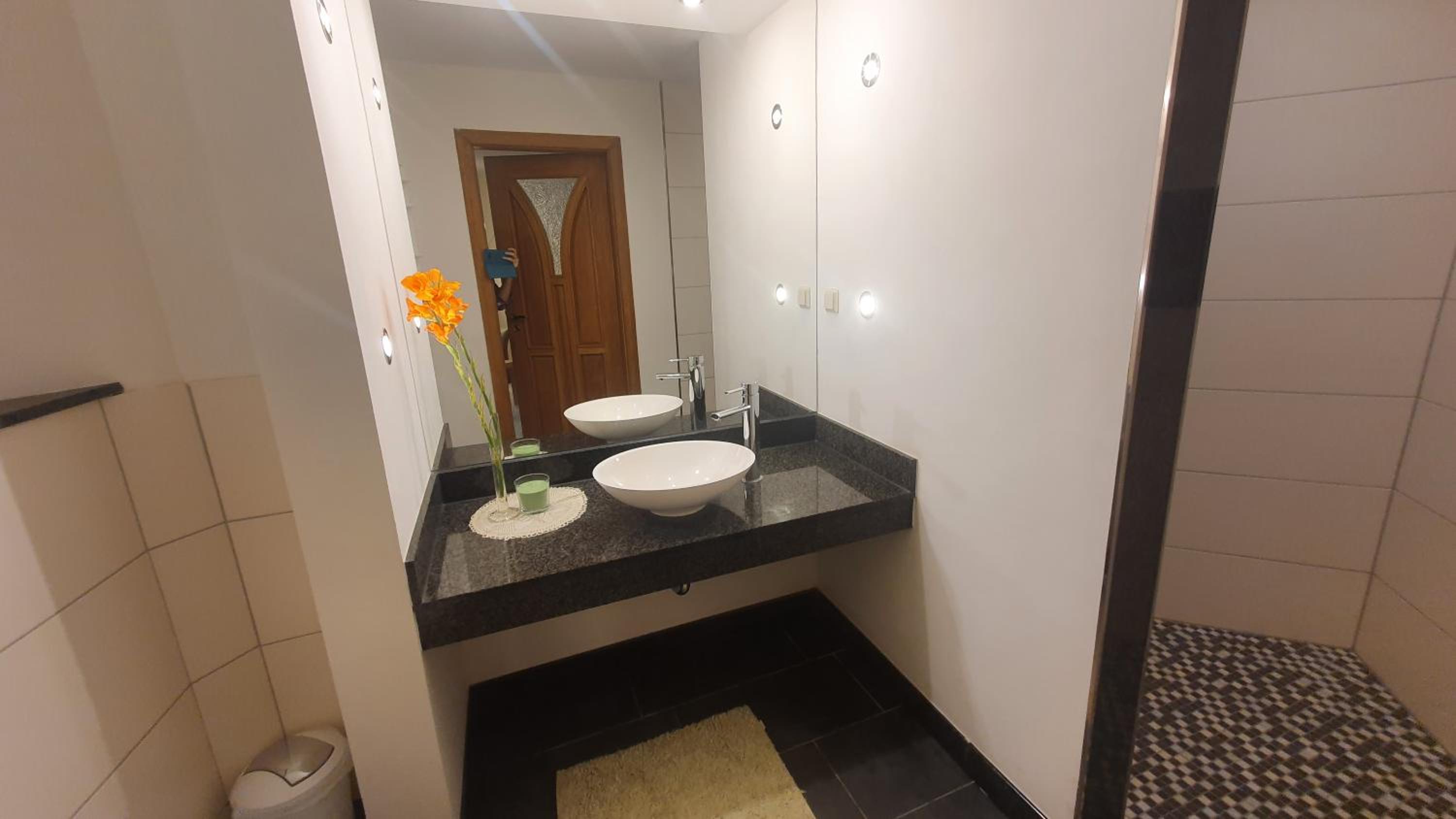 Apartment with Terrace - Photo 4