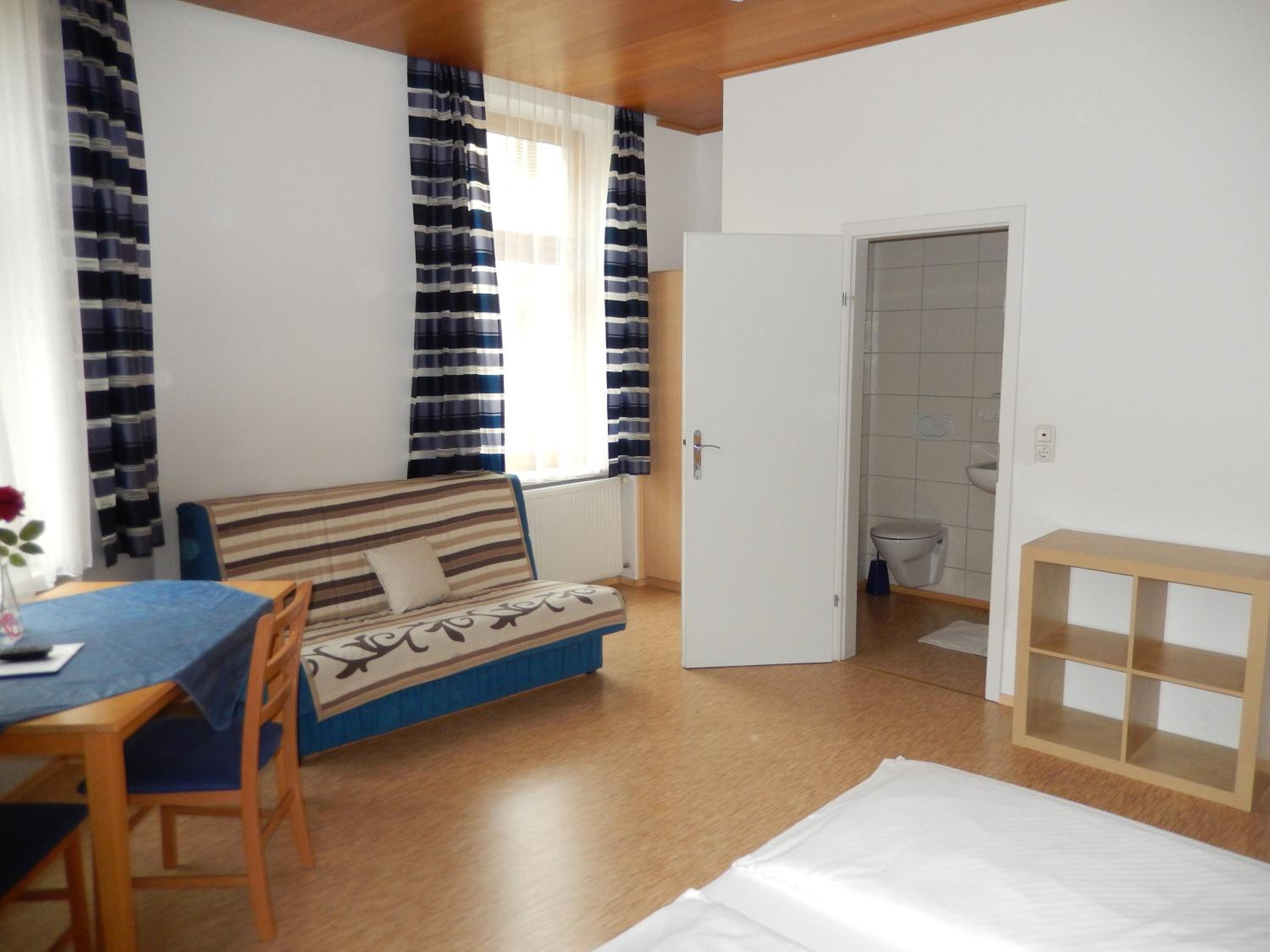 Double Room with Private Bathroom - Photo 7
