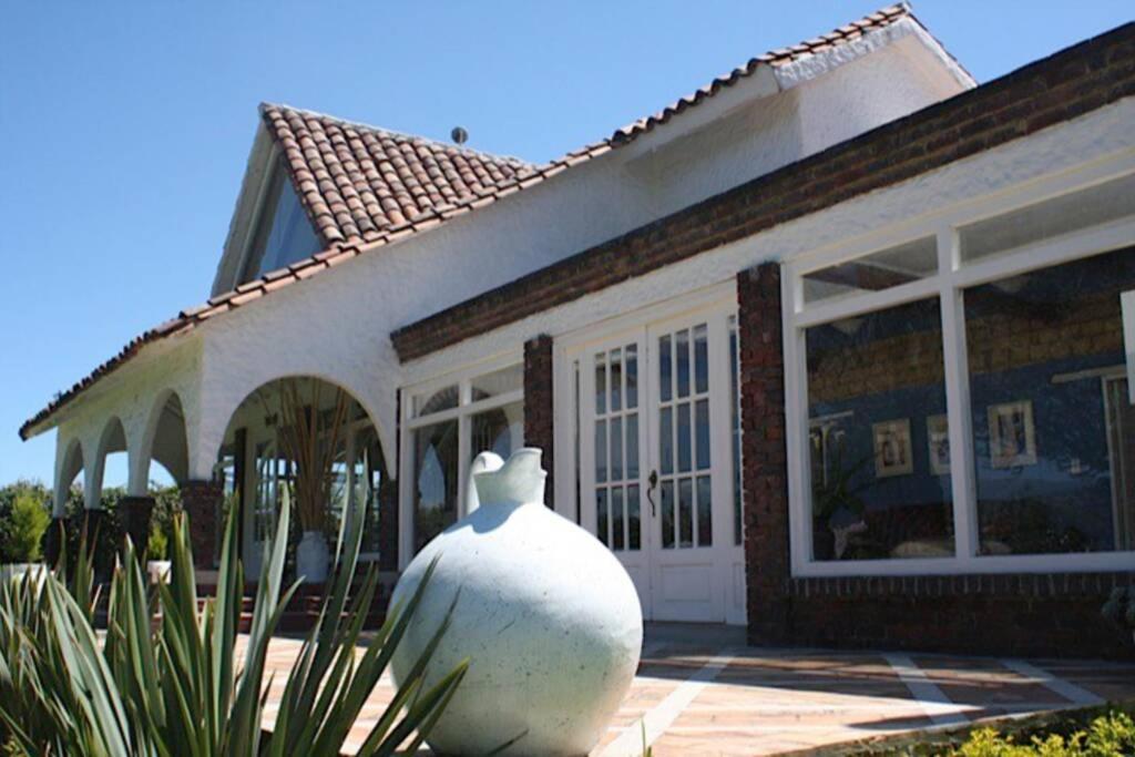 Three-Bedroom House photo 2