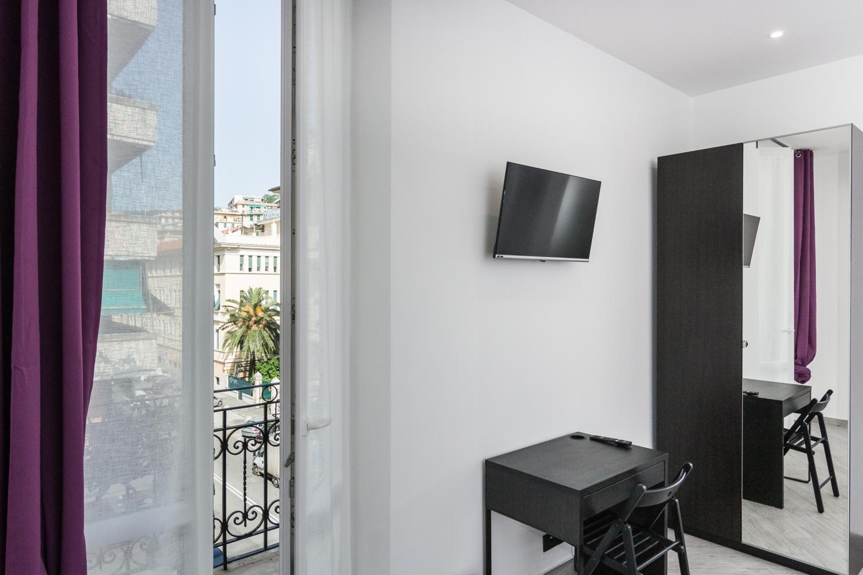 Double or Twin Room with Balcony photo 2