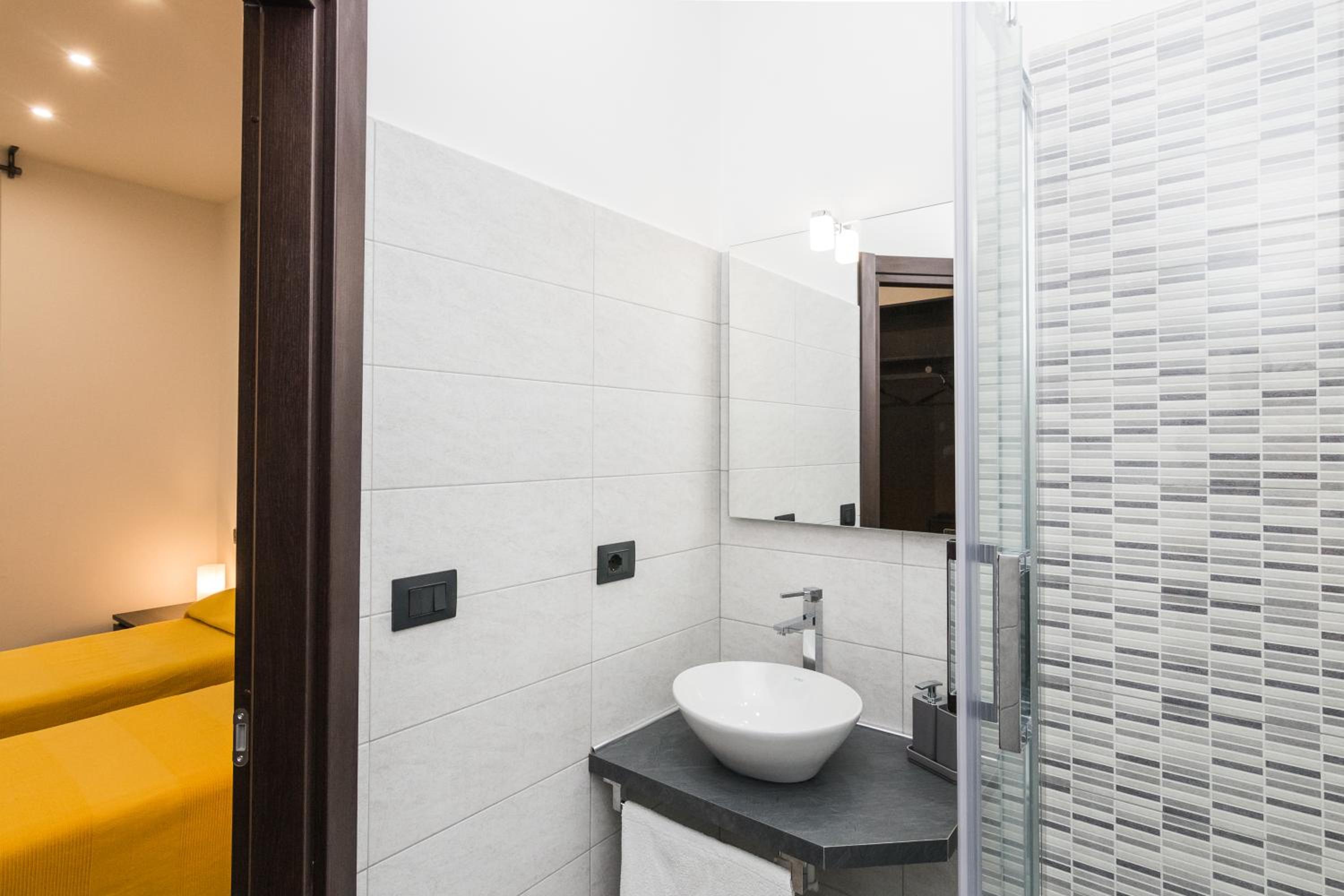 Double or Twin Room with Private Bathroom photo 3