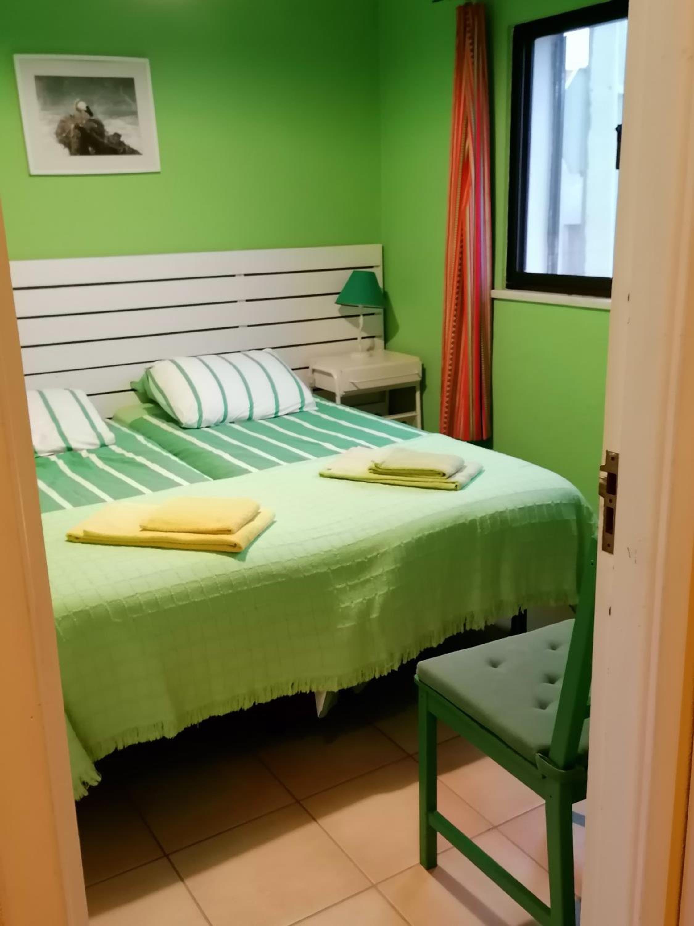 Camera Doppia con Letti Singoli e Bagno in Comune