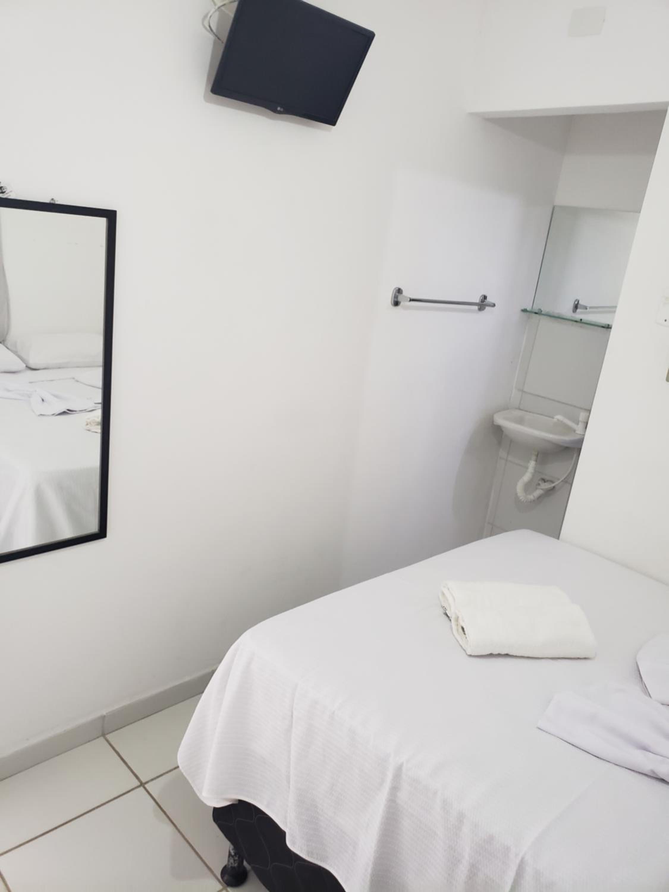 Standard Double Room - Photo 3