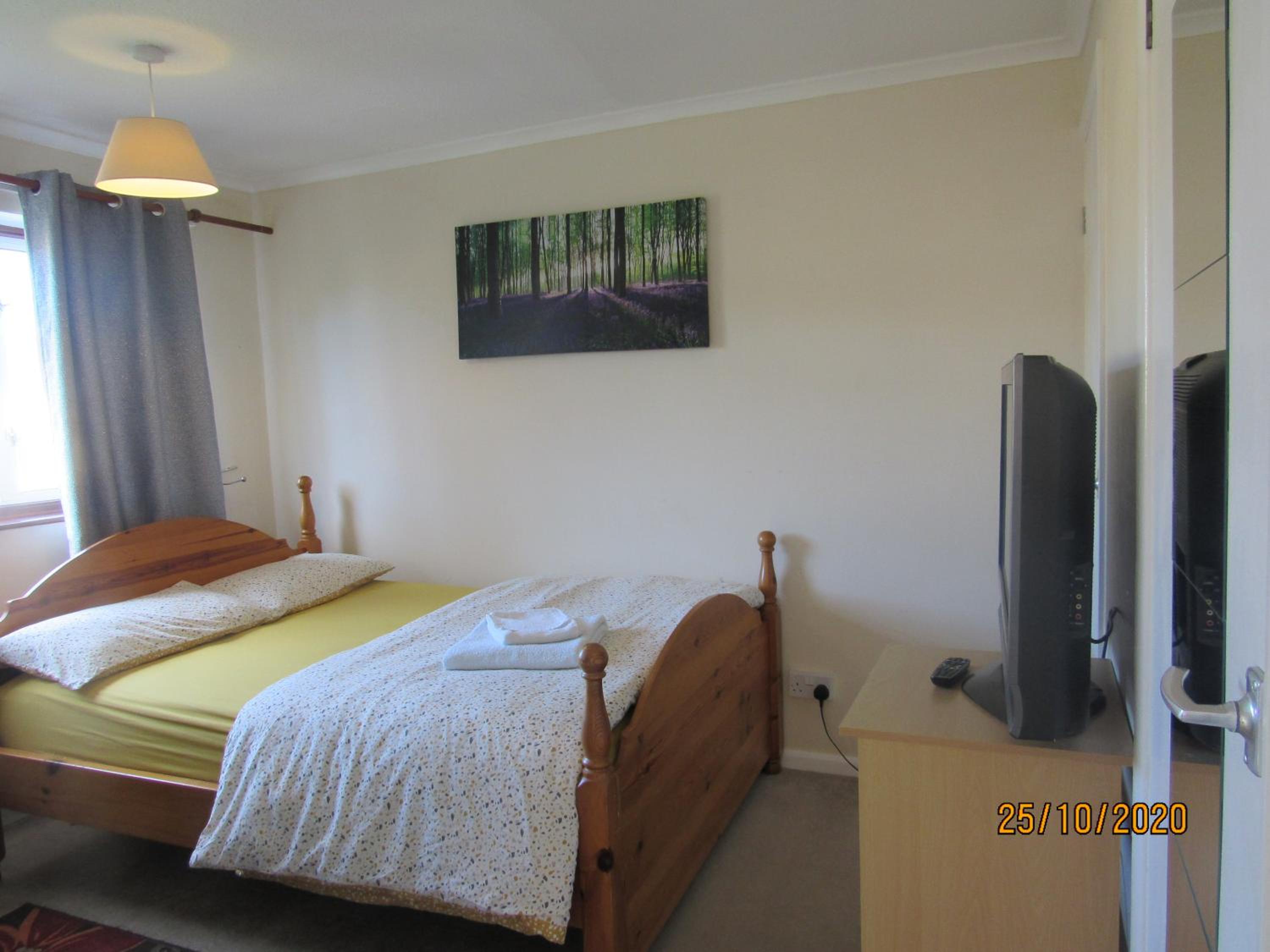Five-Bedroom House photo 3