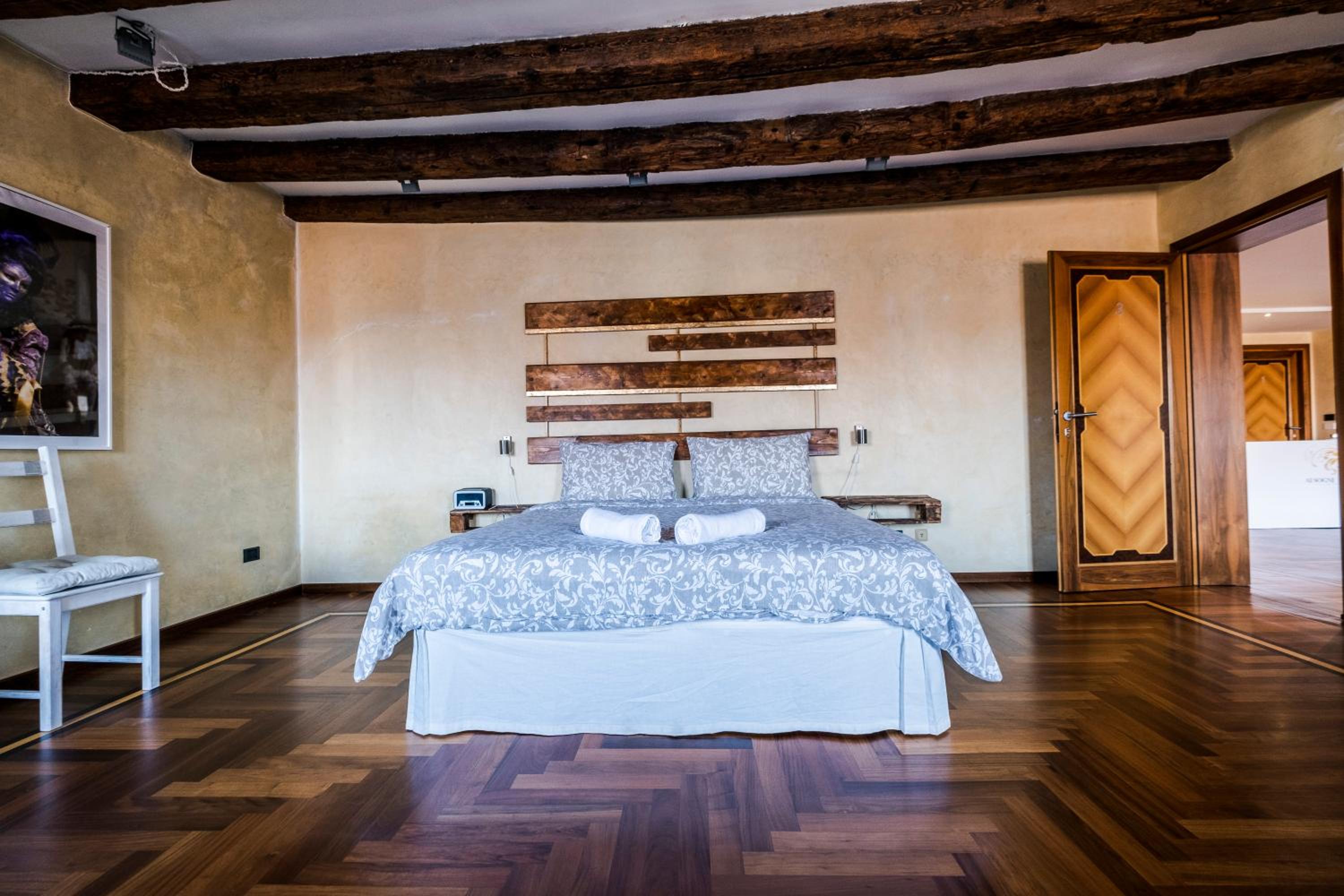 Deluxe Room with Private External Bathroom photo 3