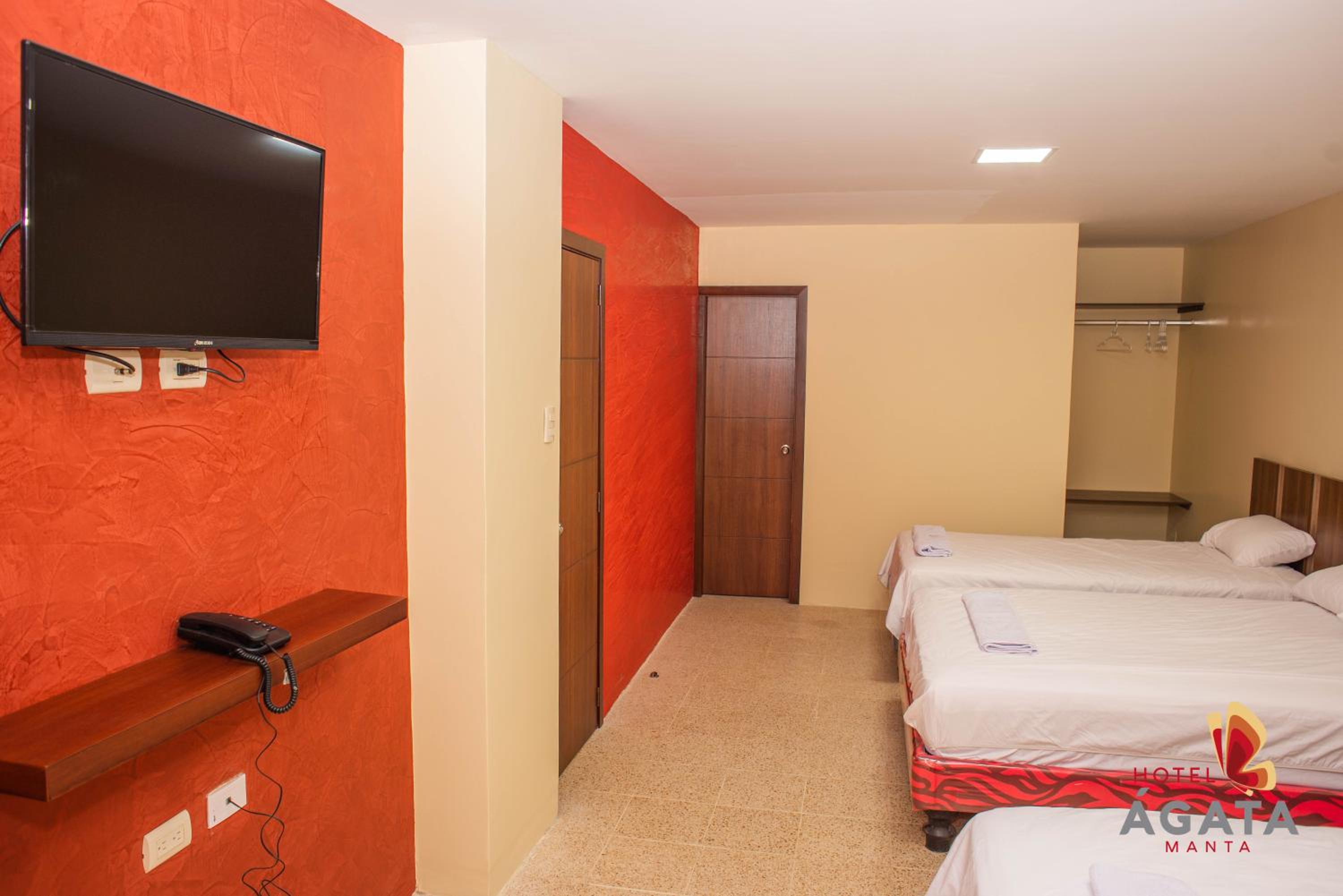 Quadruple Room With Private Bathroom photo 2