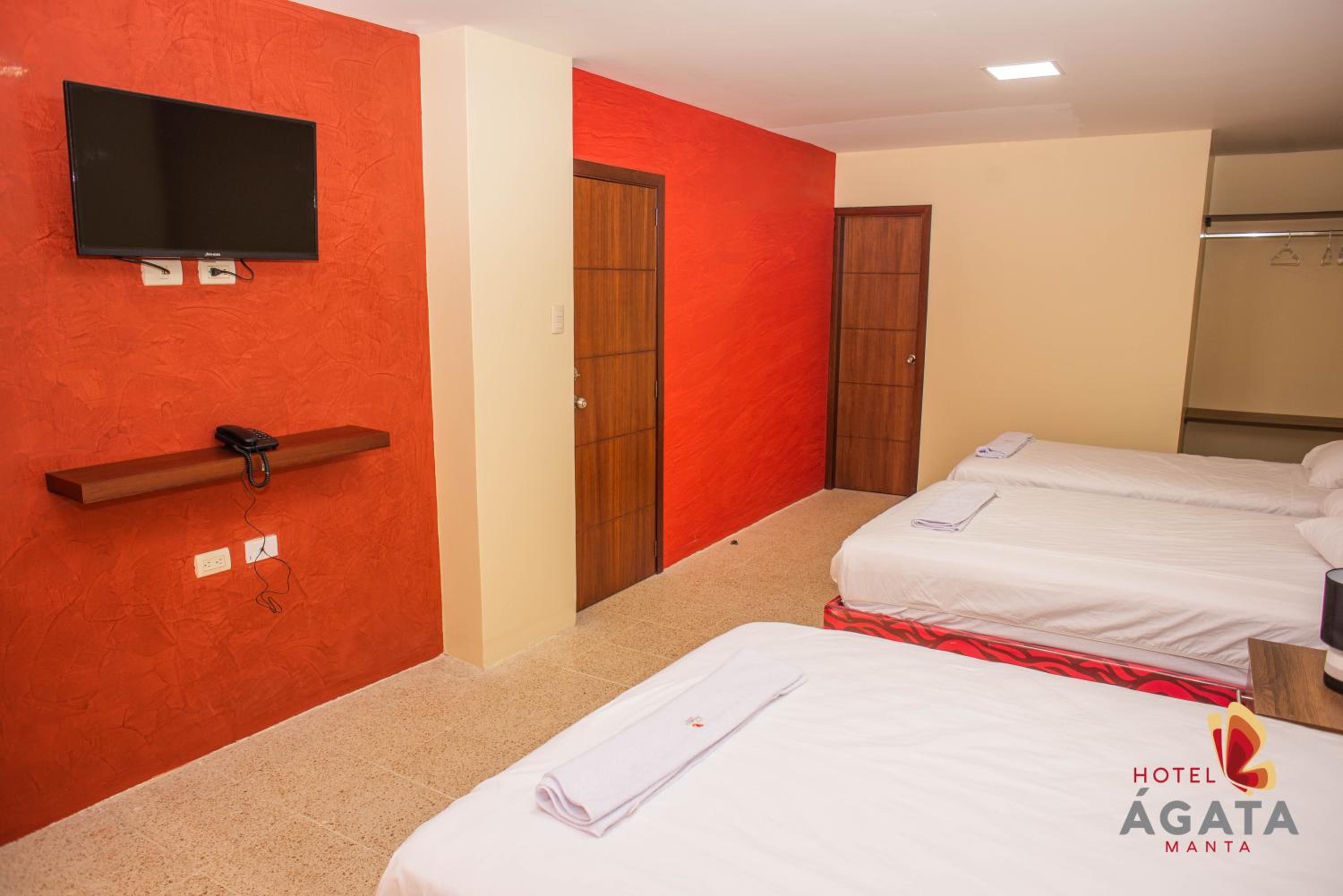 Quadruple Room With Private Bathroom photo 1