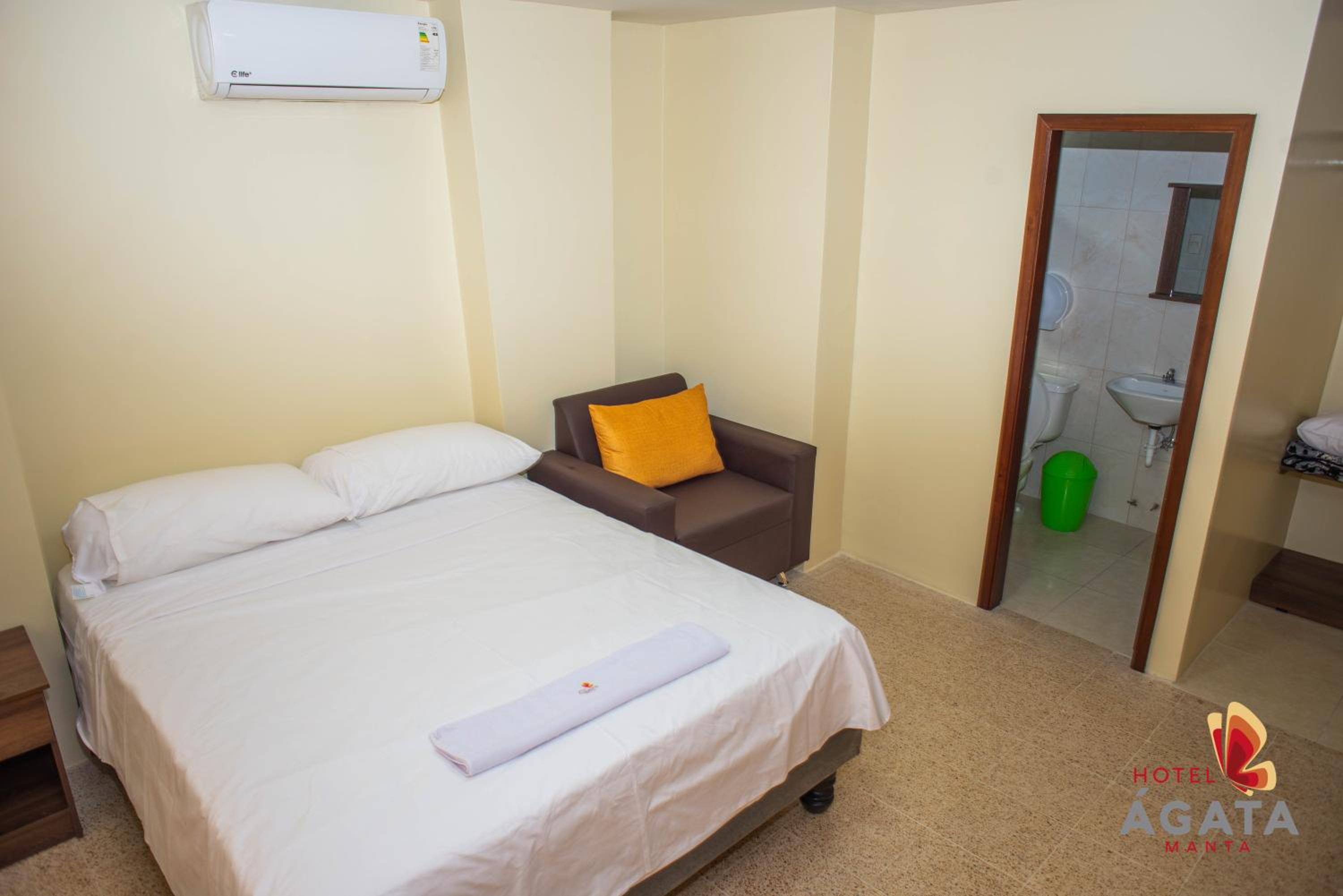 Double Room With Private Bathroom photo 1