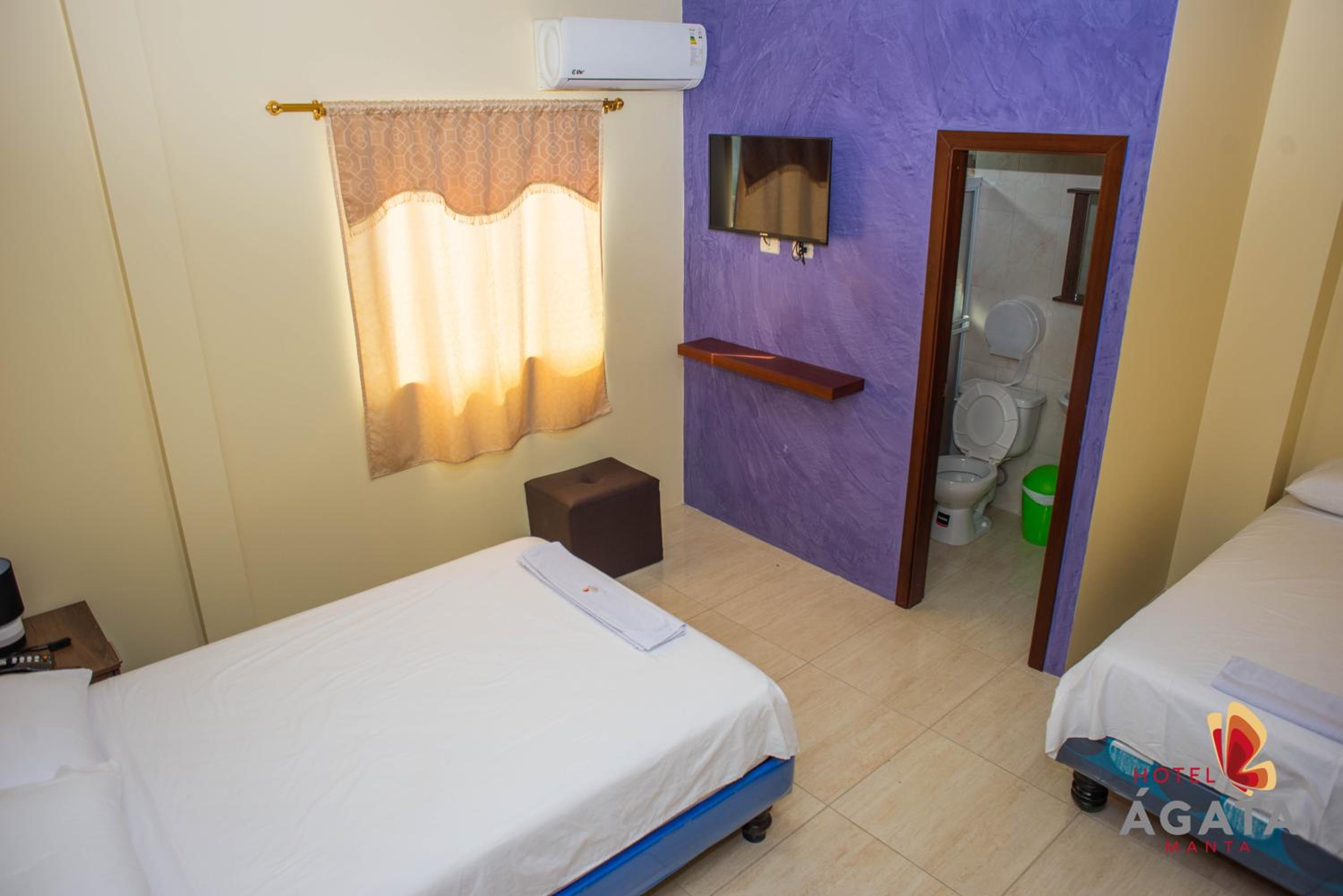 Twin Room With Private Bathroom photo 2