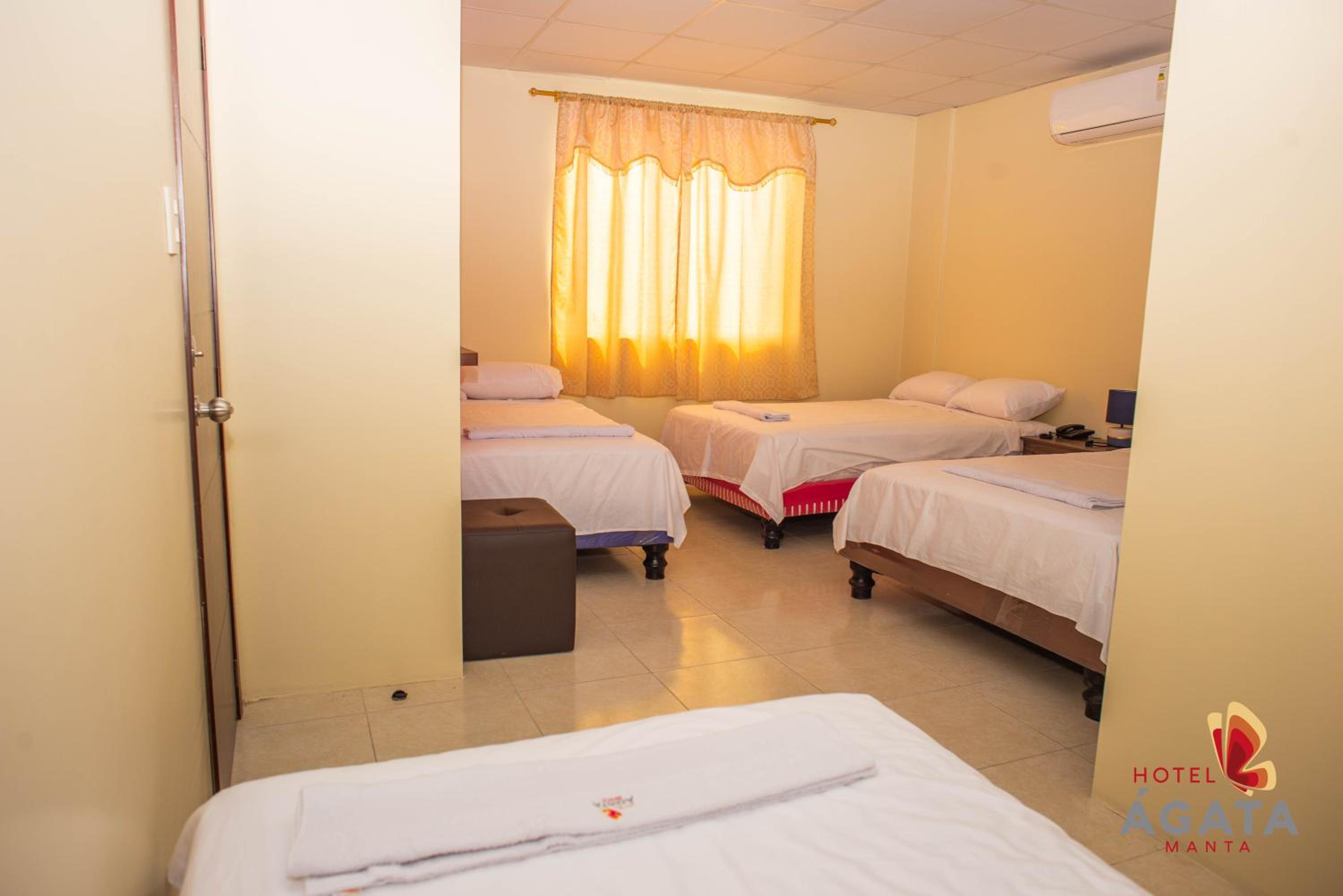 Quadruple Room With Private Bathroom photo 1