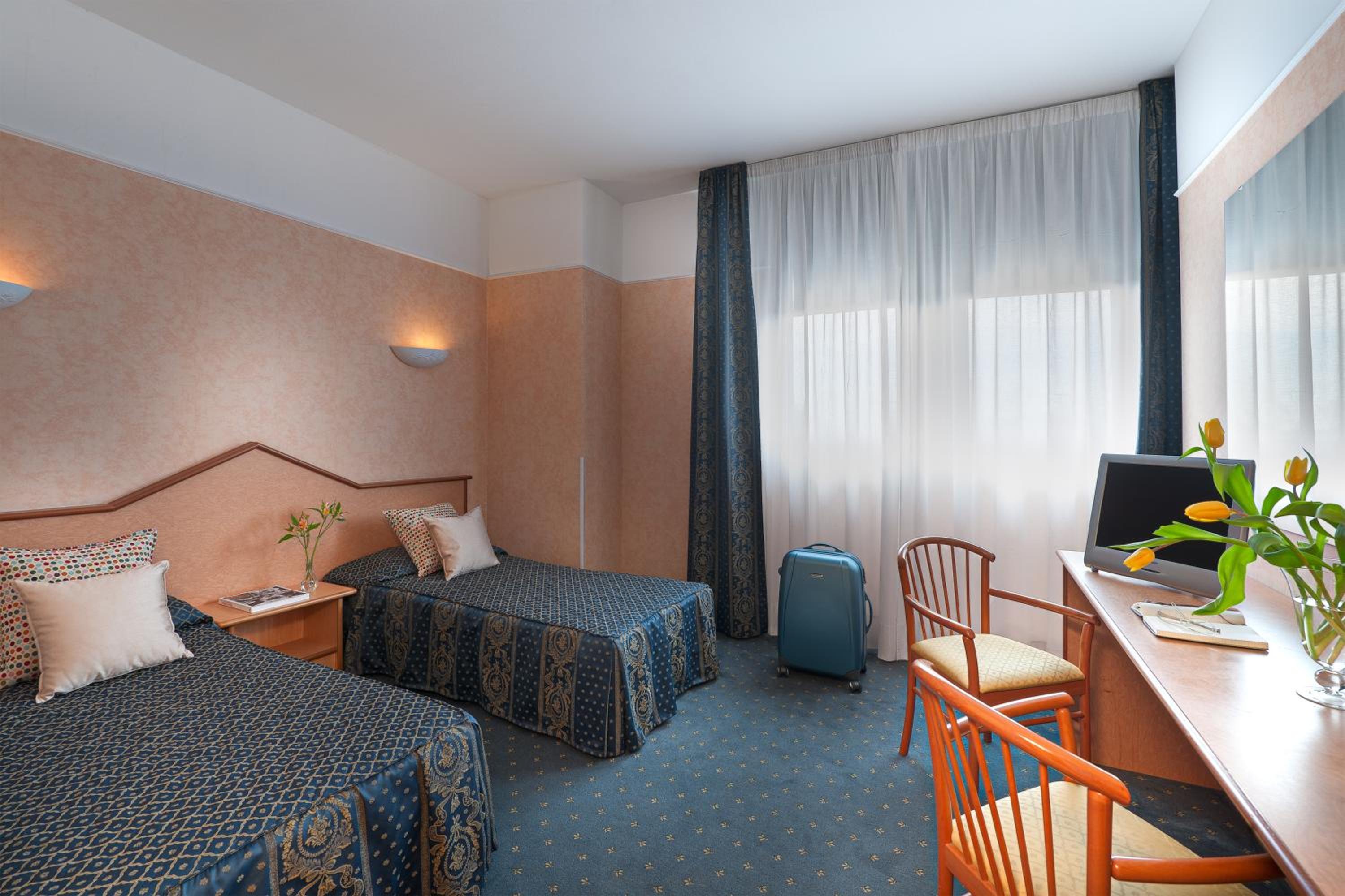 Double or Twin Room - Photo 2