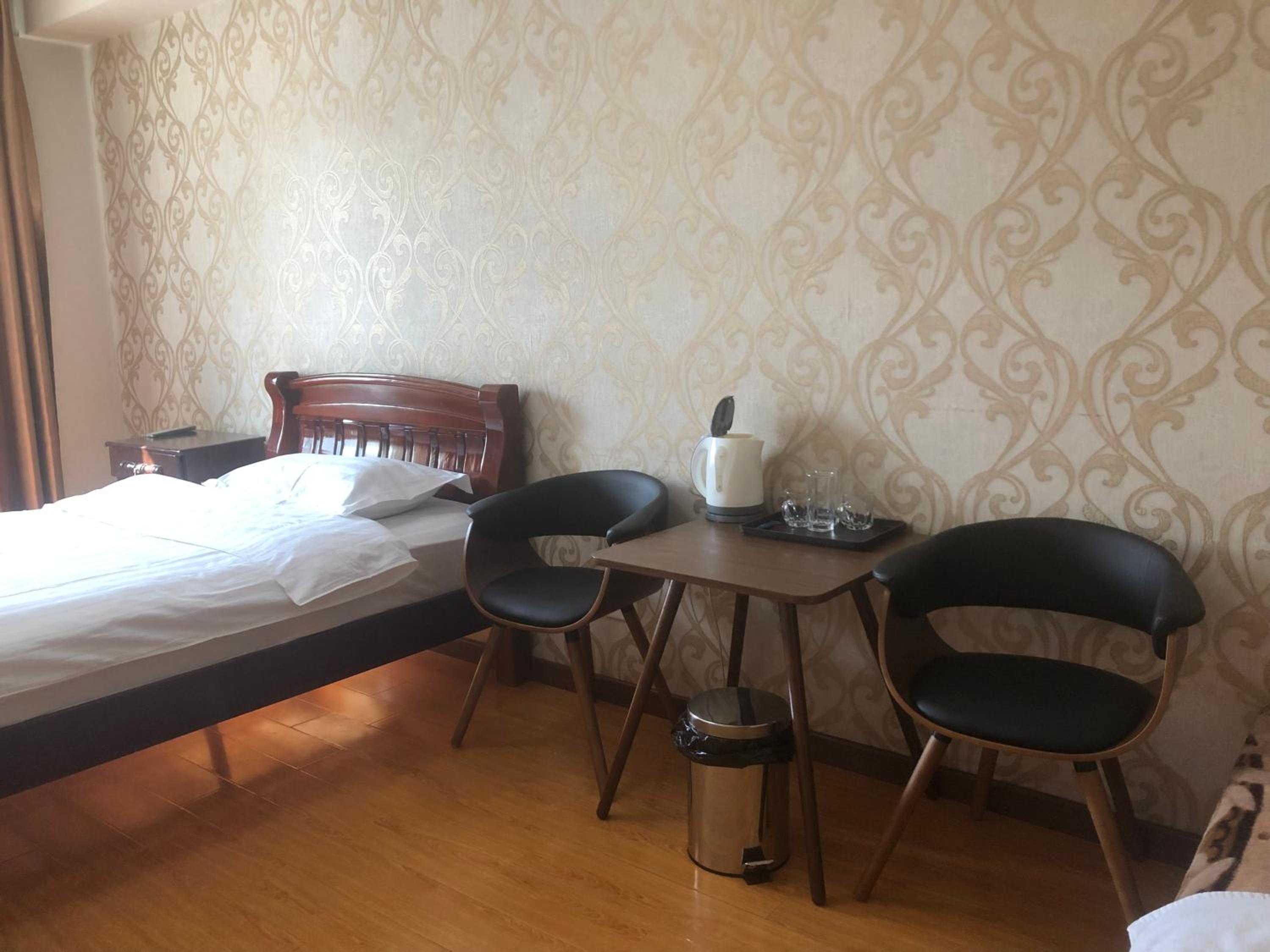 Single Room with Private Bathroom photo 2