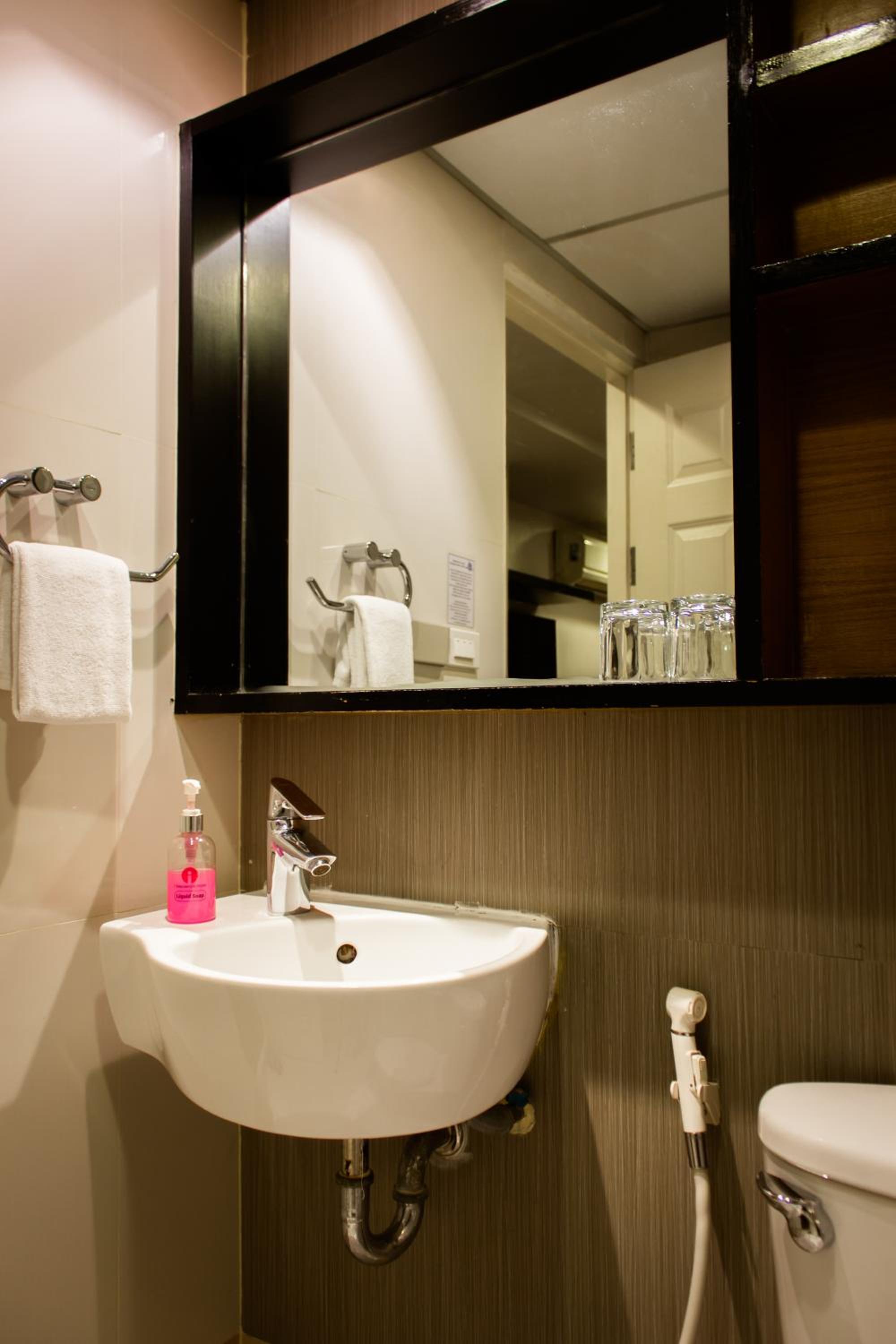 Deluxe Double Room or Twin Room photo 2