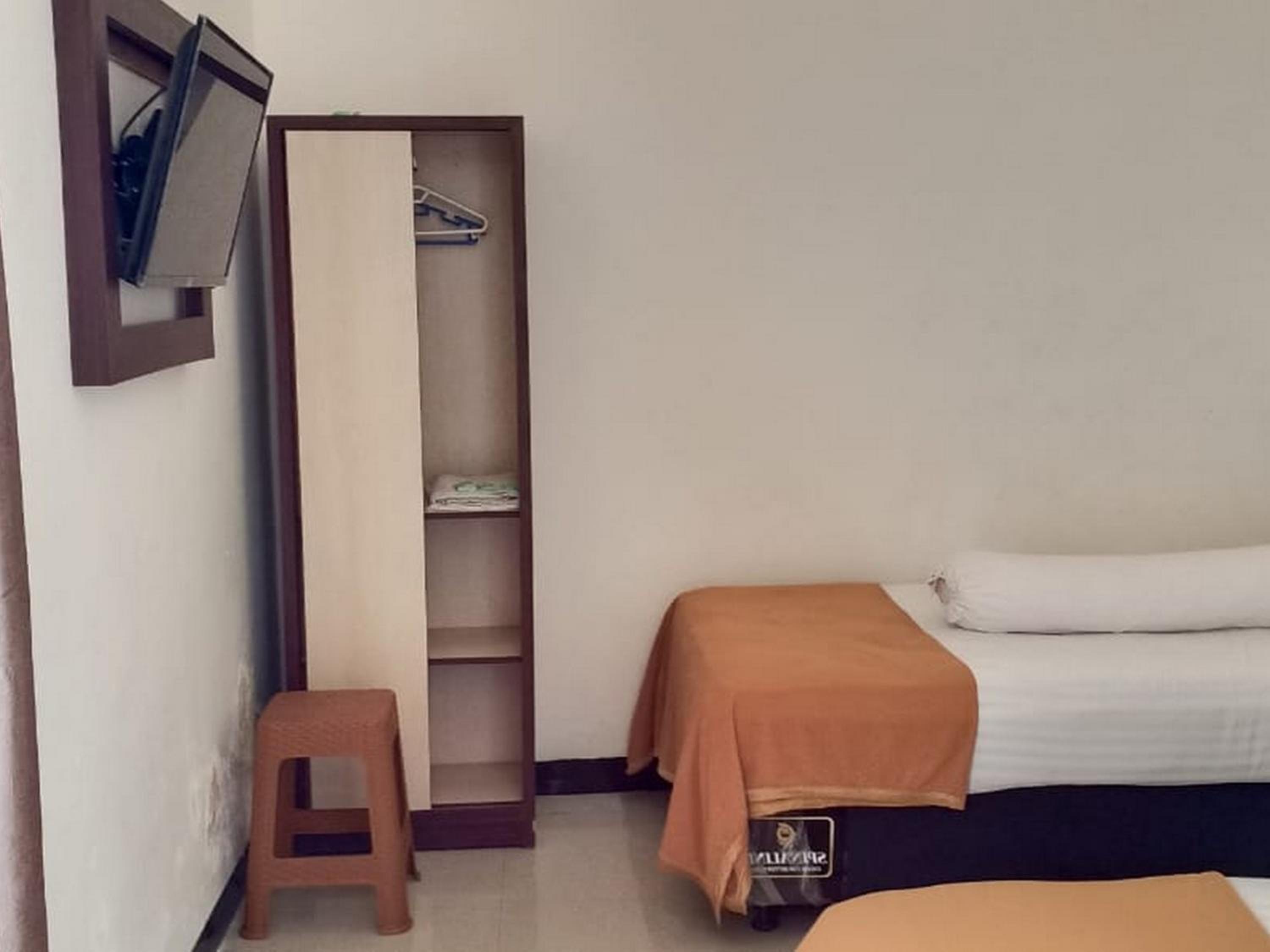 Twin Room - Photo 6