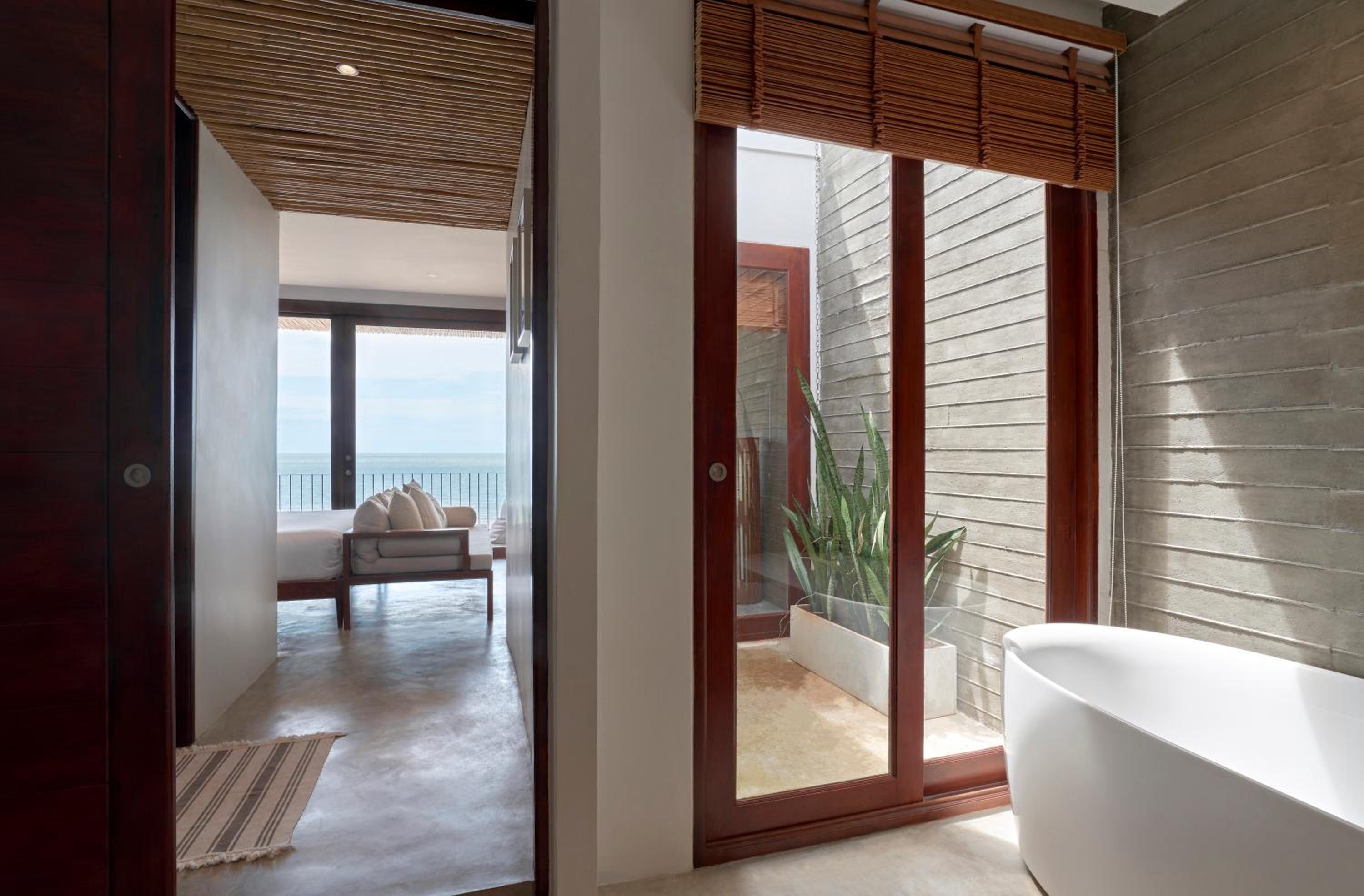 Double Room with Balcony and Sea View - Photo 2