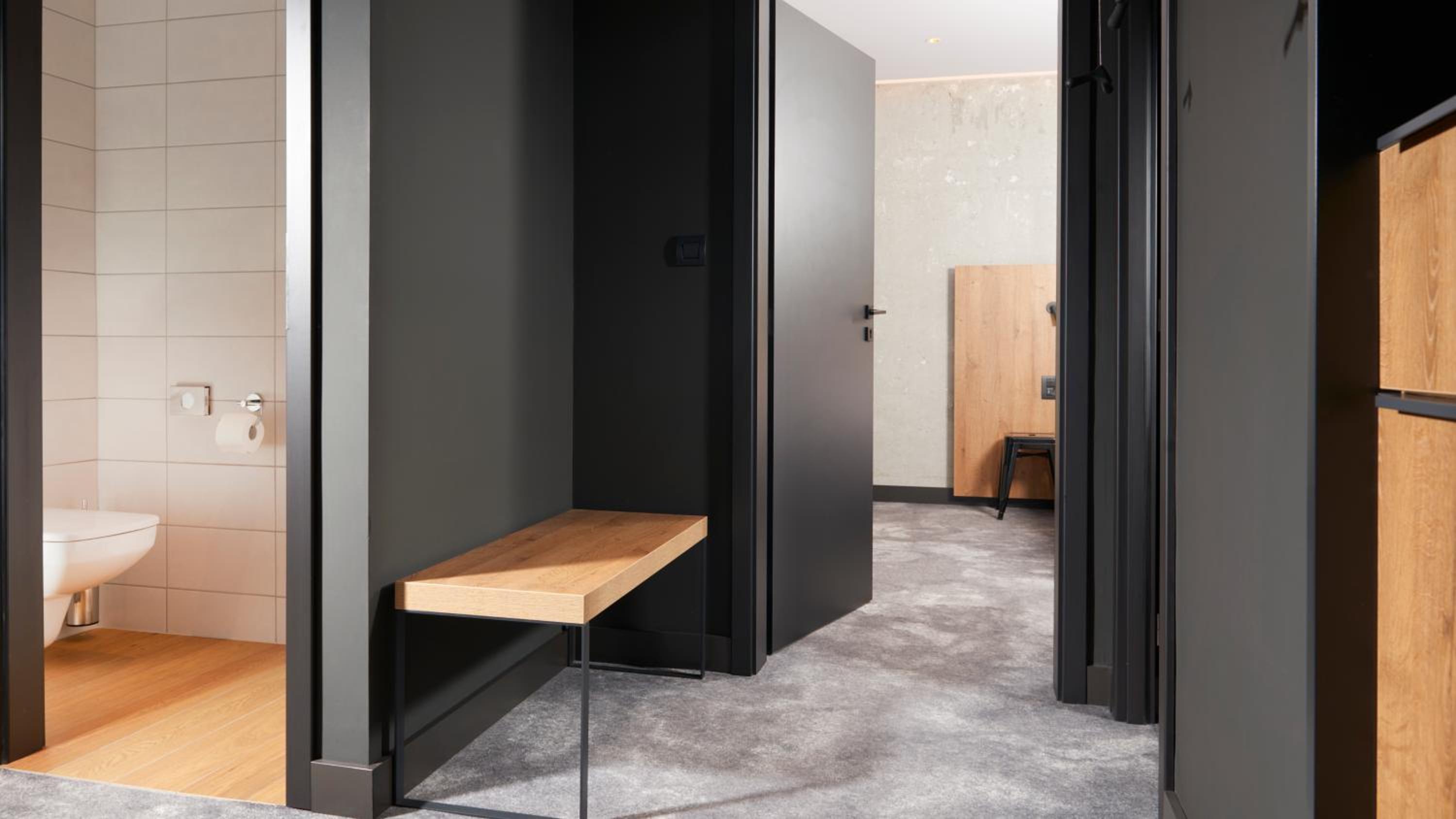 Executive Suite - Photo 3