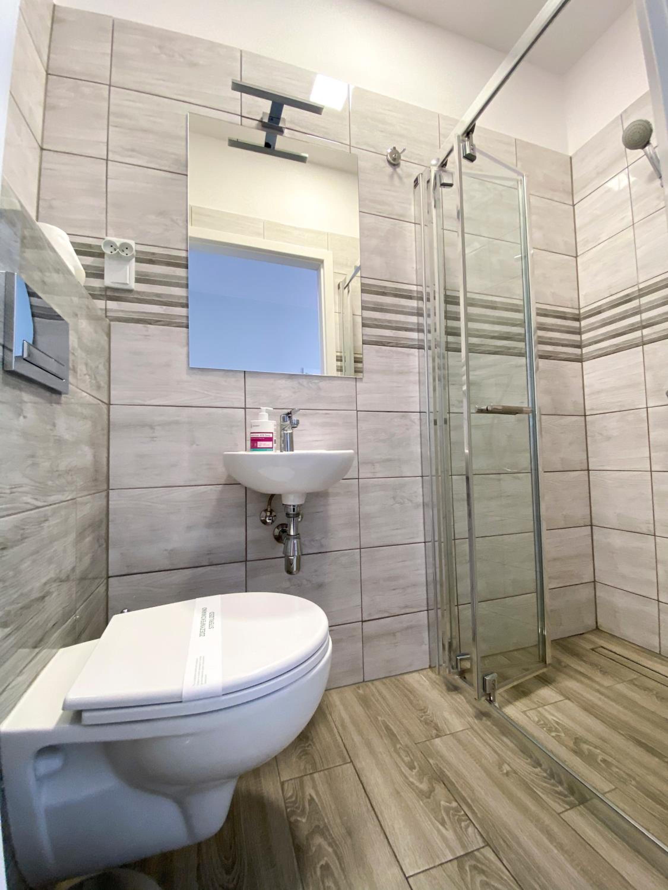 Deluxe Single Room with Bathroom photo 2