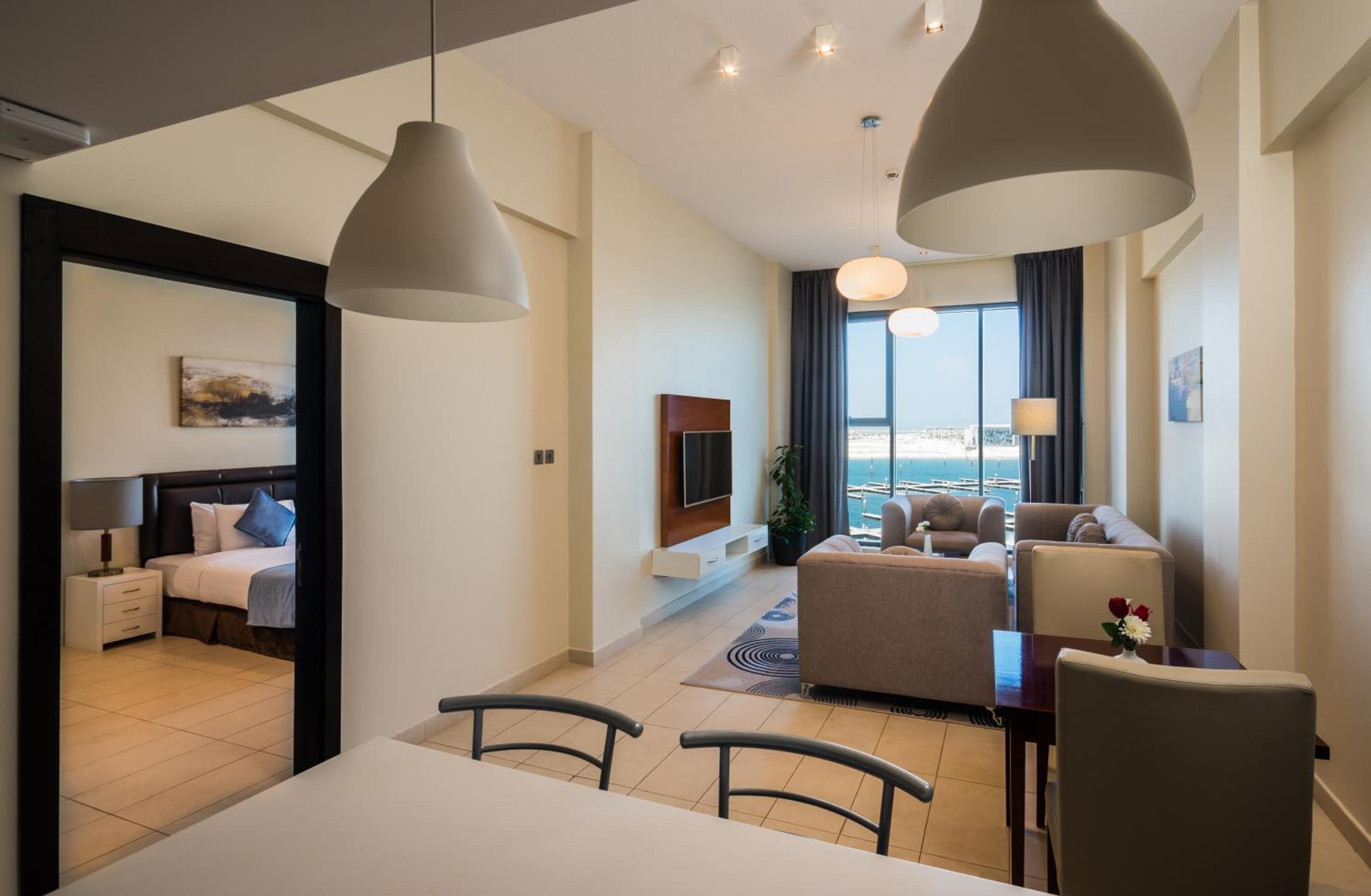 Executive Suite - Photo 1