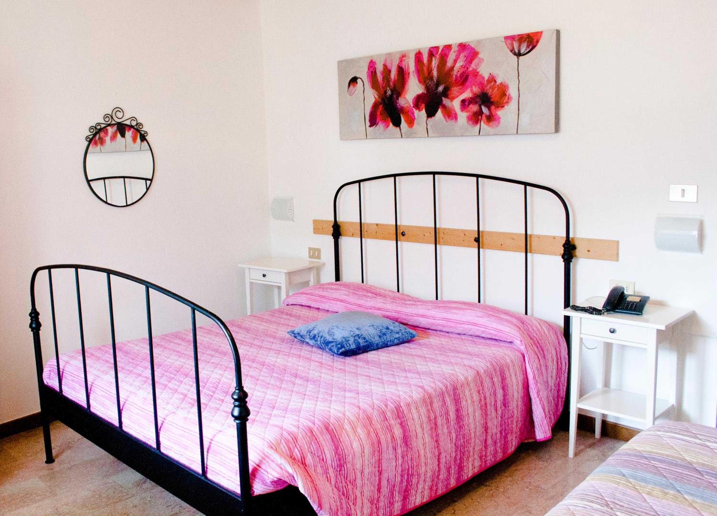 Double or Twin Room - Photo 4