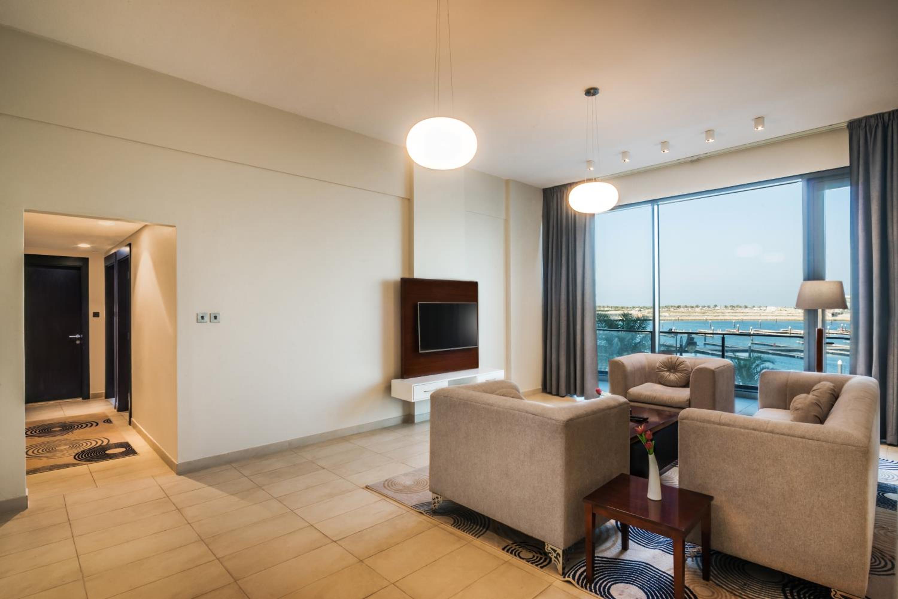 Executive Suite - Photo 6