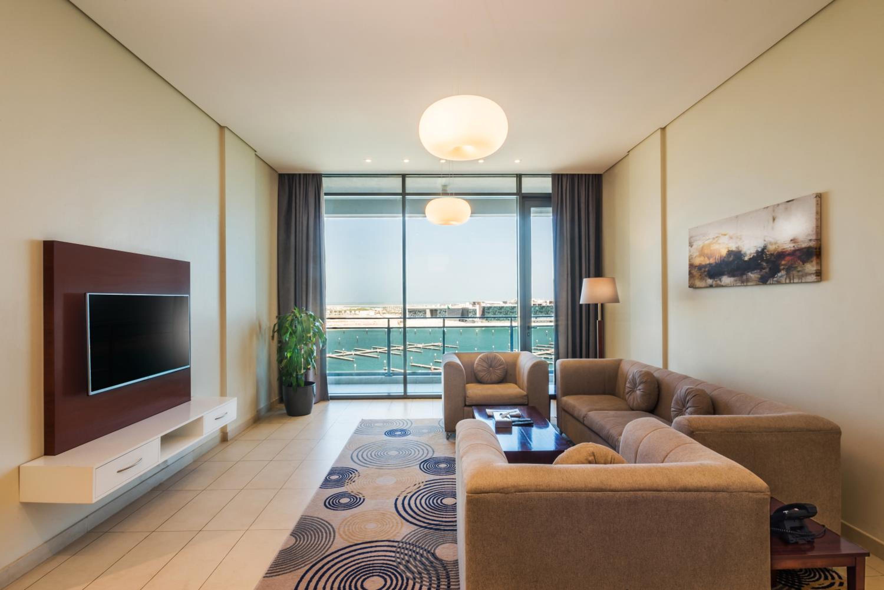 Executive Suite - Photo 5