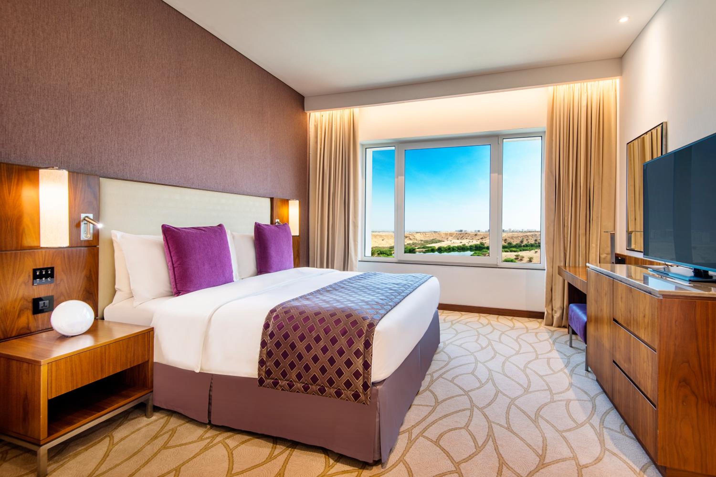 One-Bedroom Suite with Garden View - Lounge Access