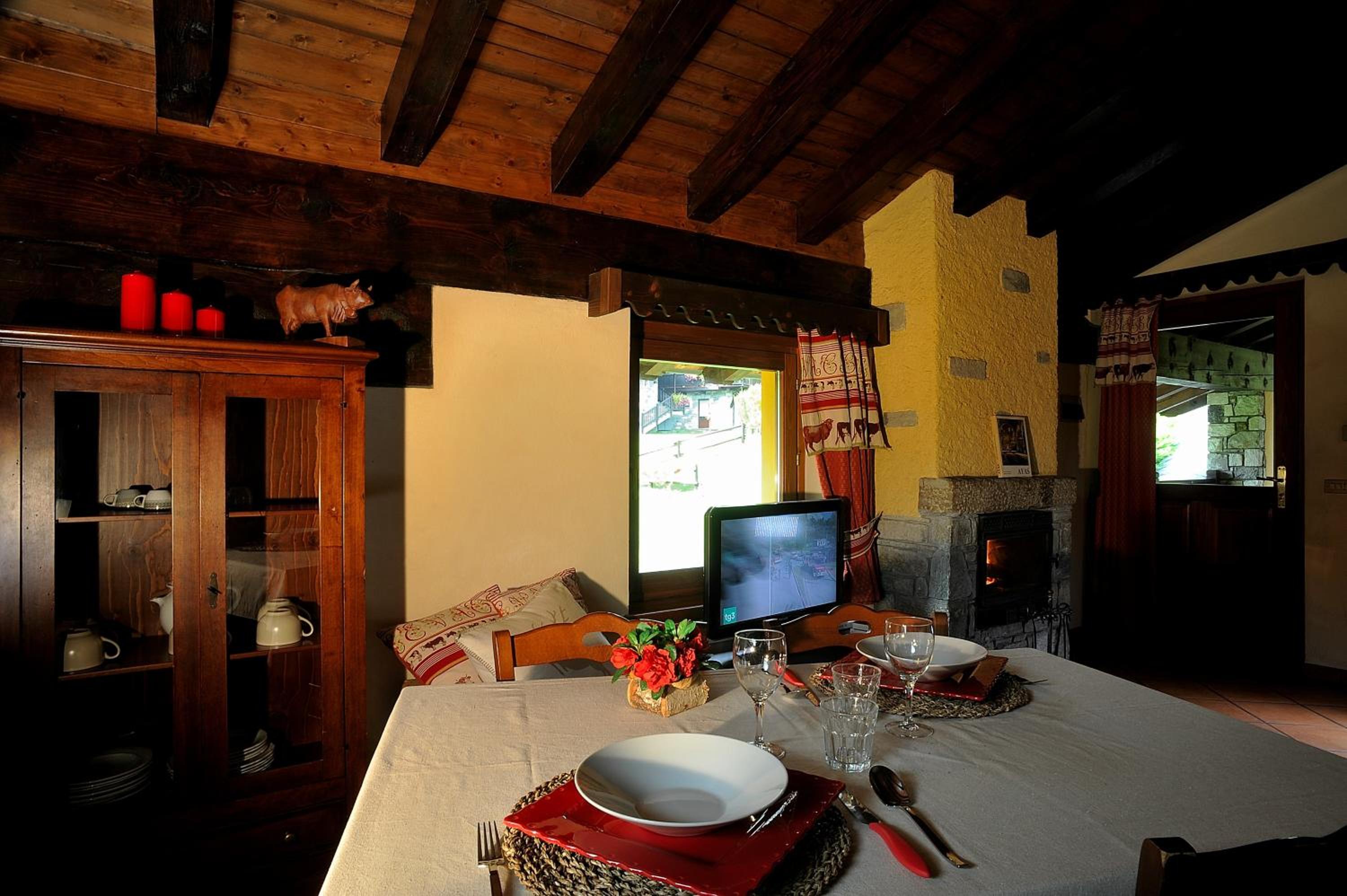 One-Bedroom Apartment with Mountain View photo 2