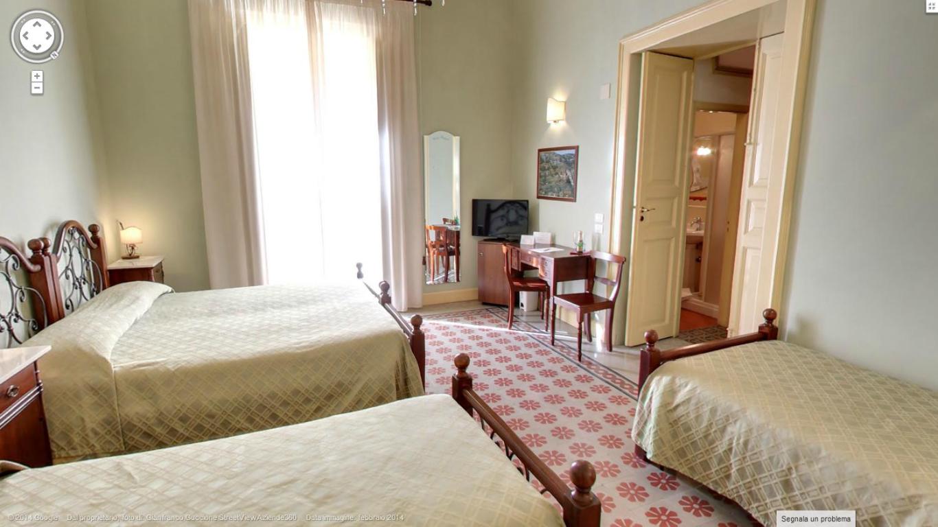 Quadruple Room with Balcony - Photo 7