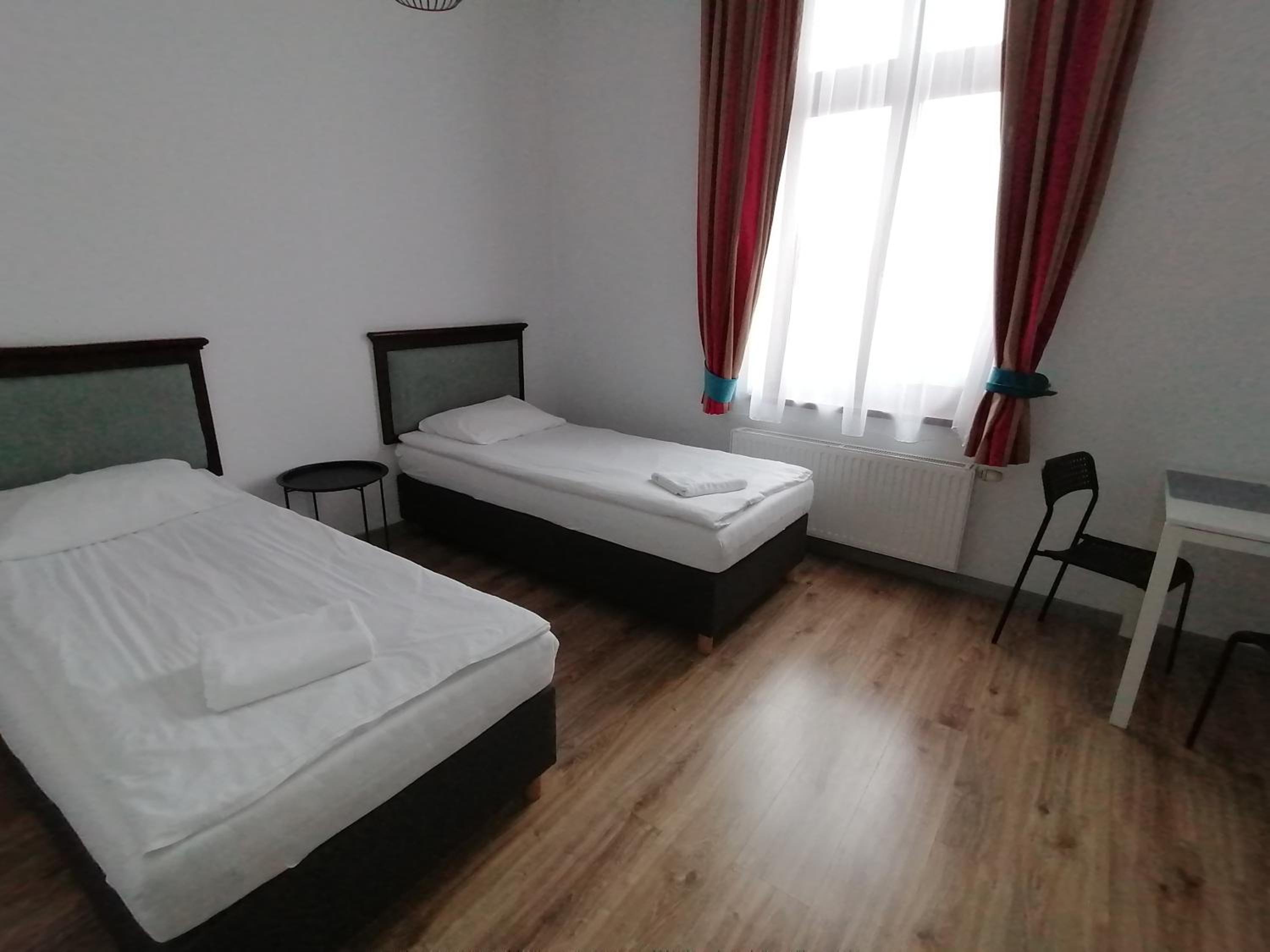 Standard Twin Room - Photo 1