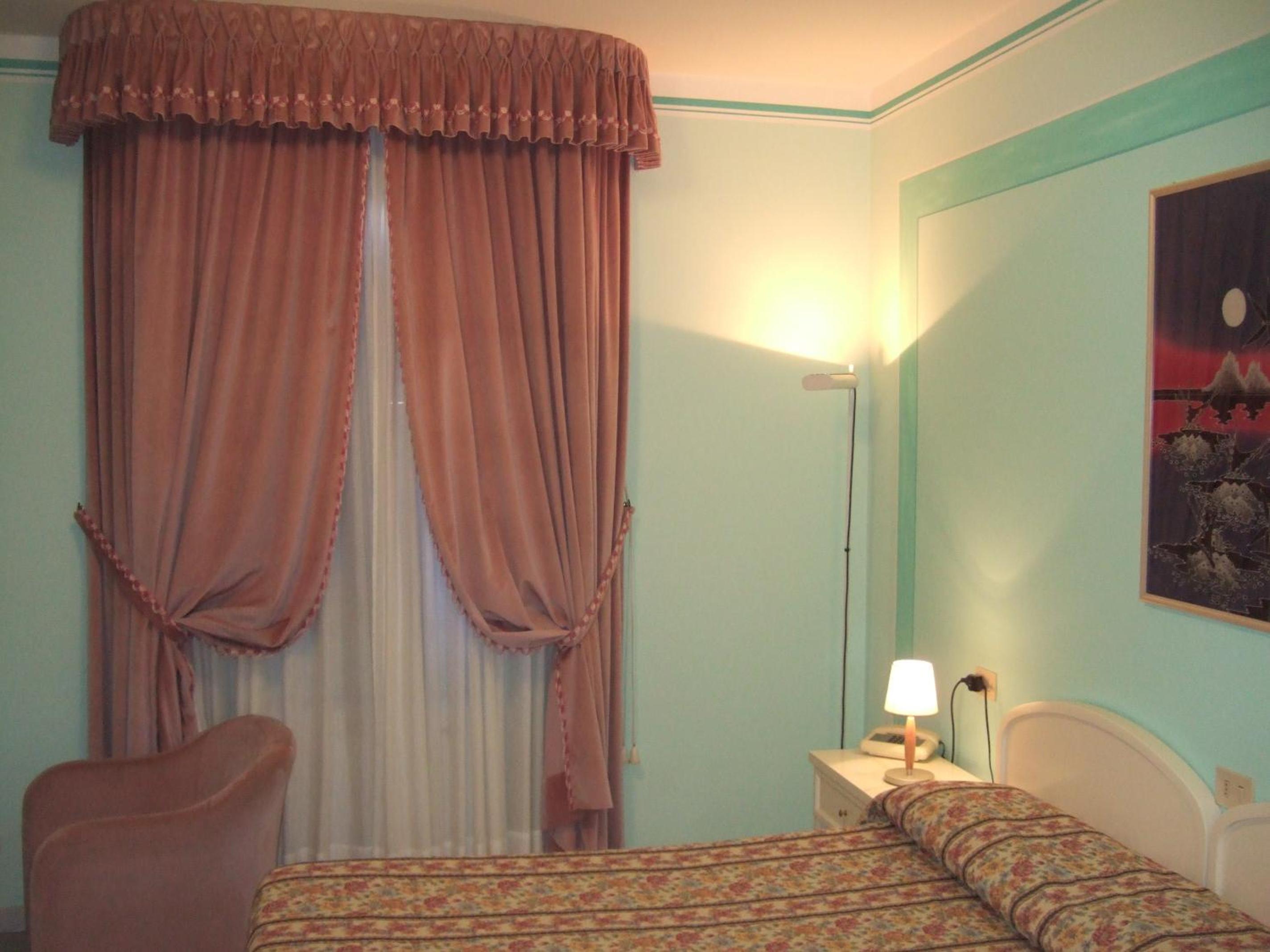 Standard Double Room photo 3