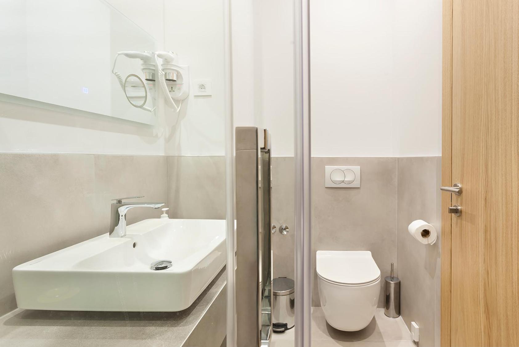 Double or Twin Room - Photo 5